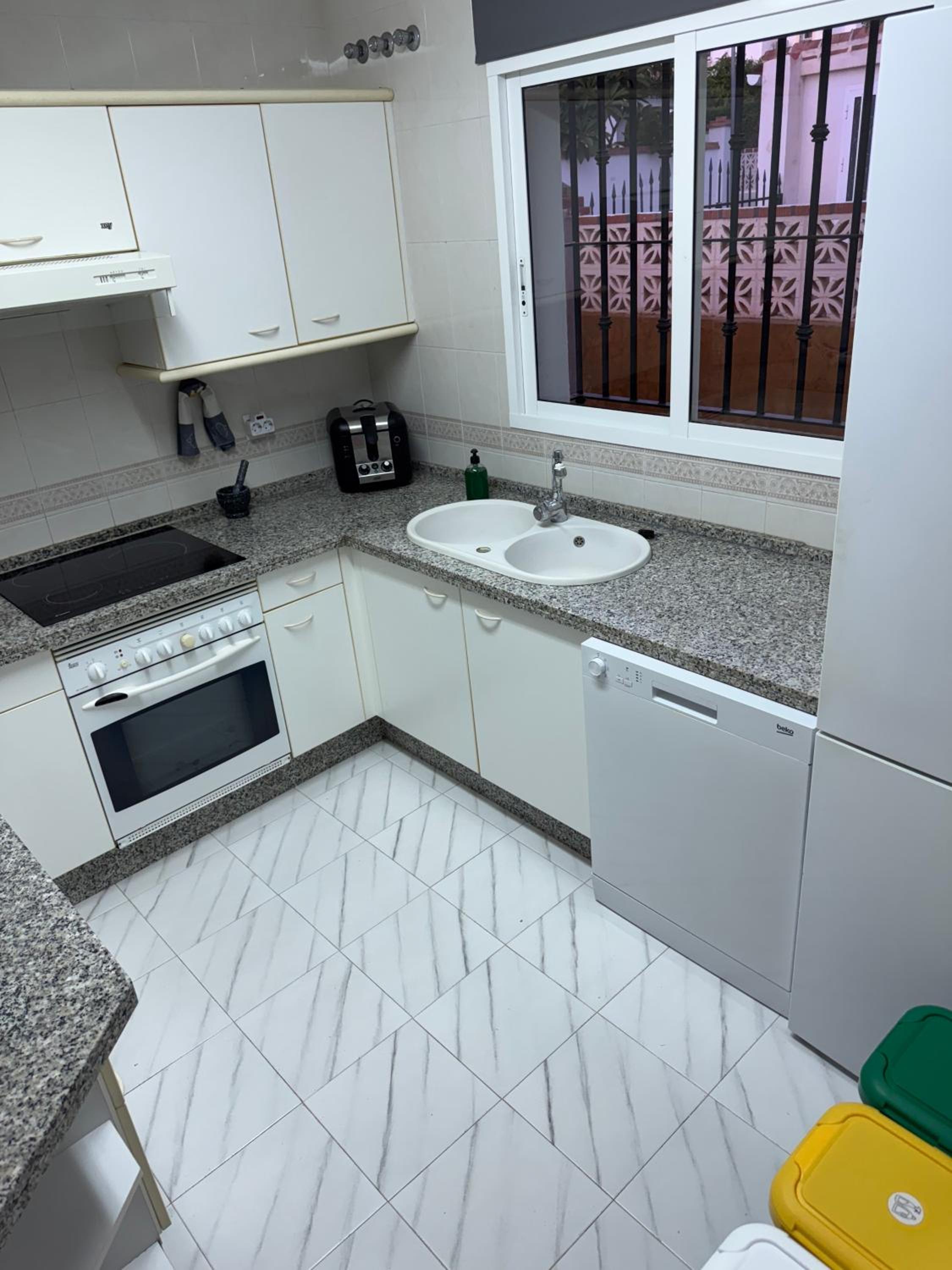 Villa Luis Cernuda - Casa 202 - Vistas - Jacuzzi - Piscina - tenis