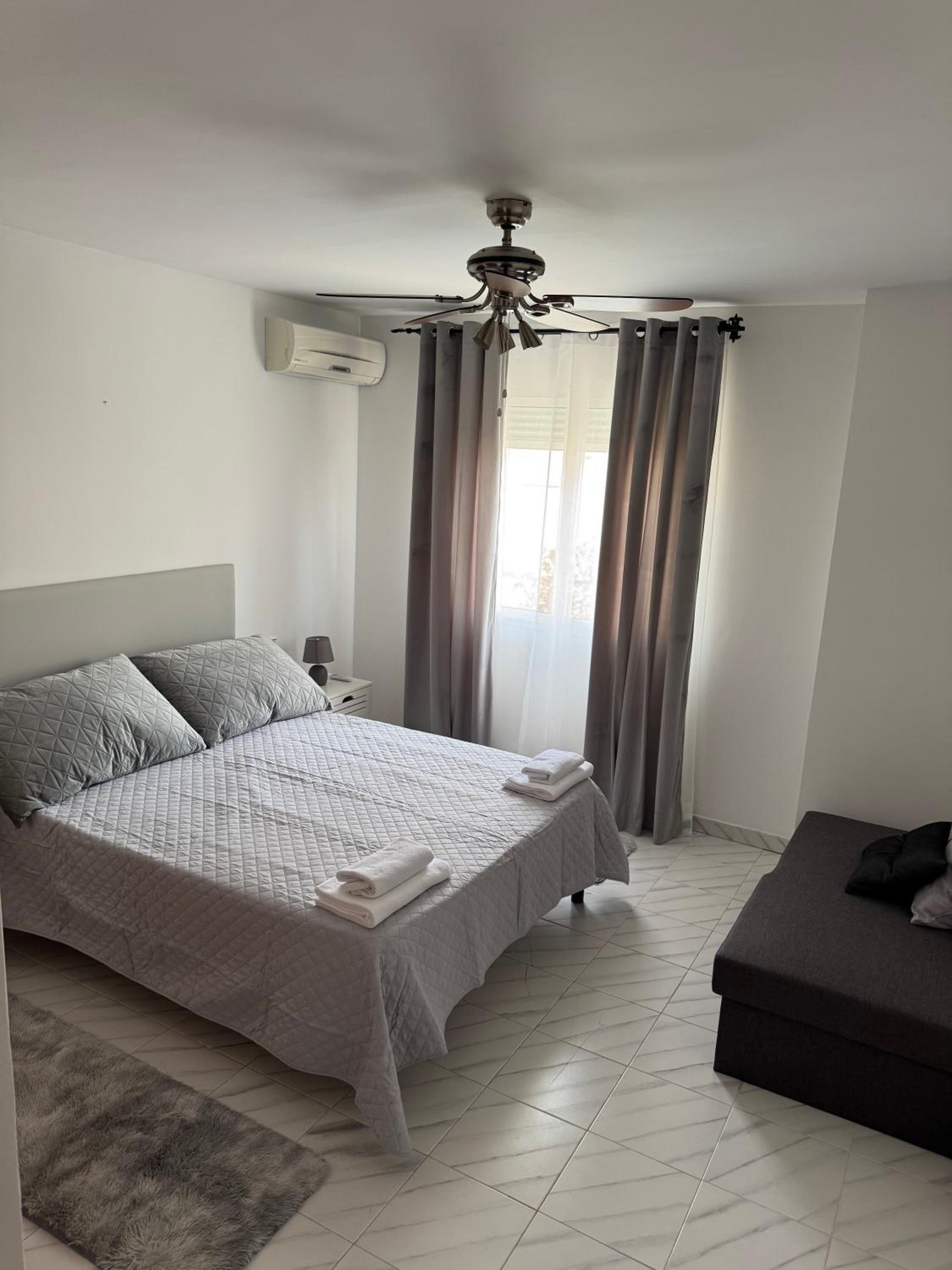 Villa Luis Cernuda - Casa 202 - Vistas - Jacuzzi - Piscina - tenis