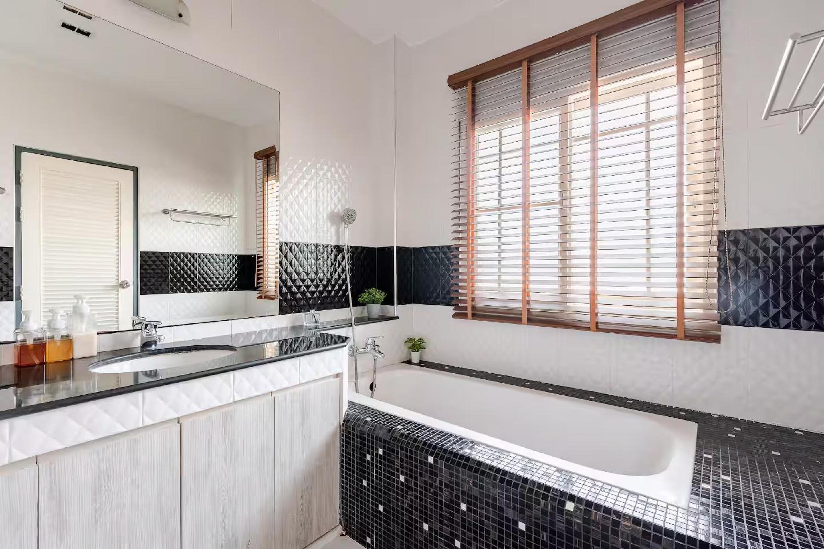 Kevin's Pool Villa at Chiang Mai - 4BDR 4Bath Airport & Old City 5min