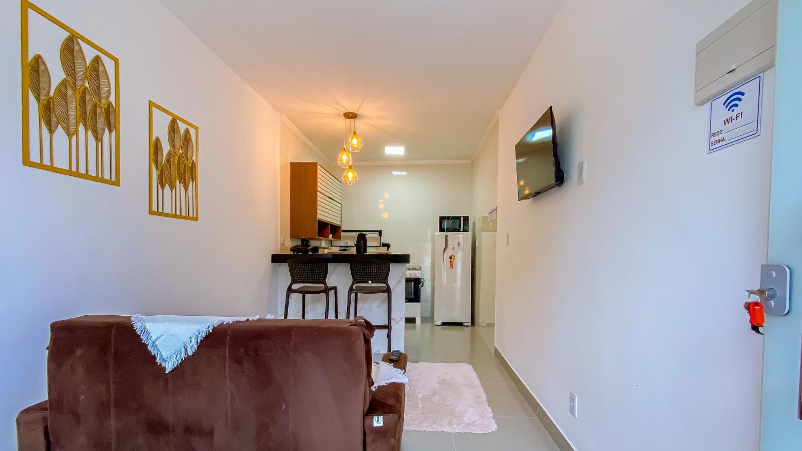 Aptos com 1 quarto, próximo a praia de Taperpuã, com 'àrea de churrasco compartilhada.