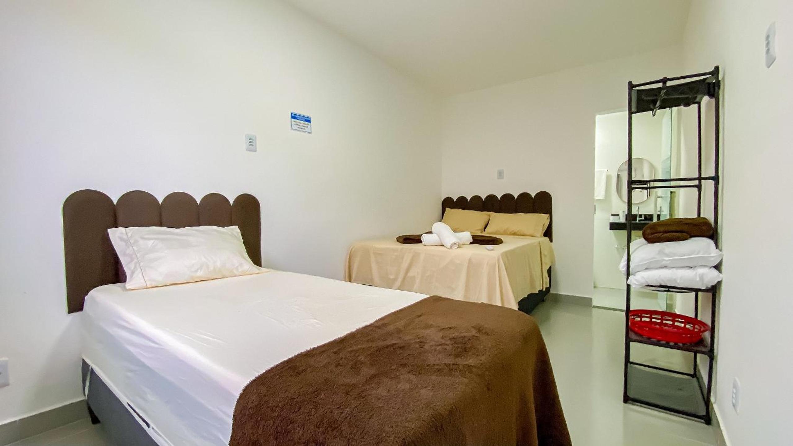 Aptos com 1 quarto, próximo a praia de Taperpuã, com 'àrea de churrasco compartilhada.