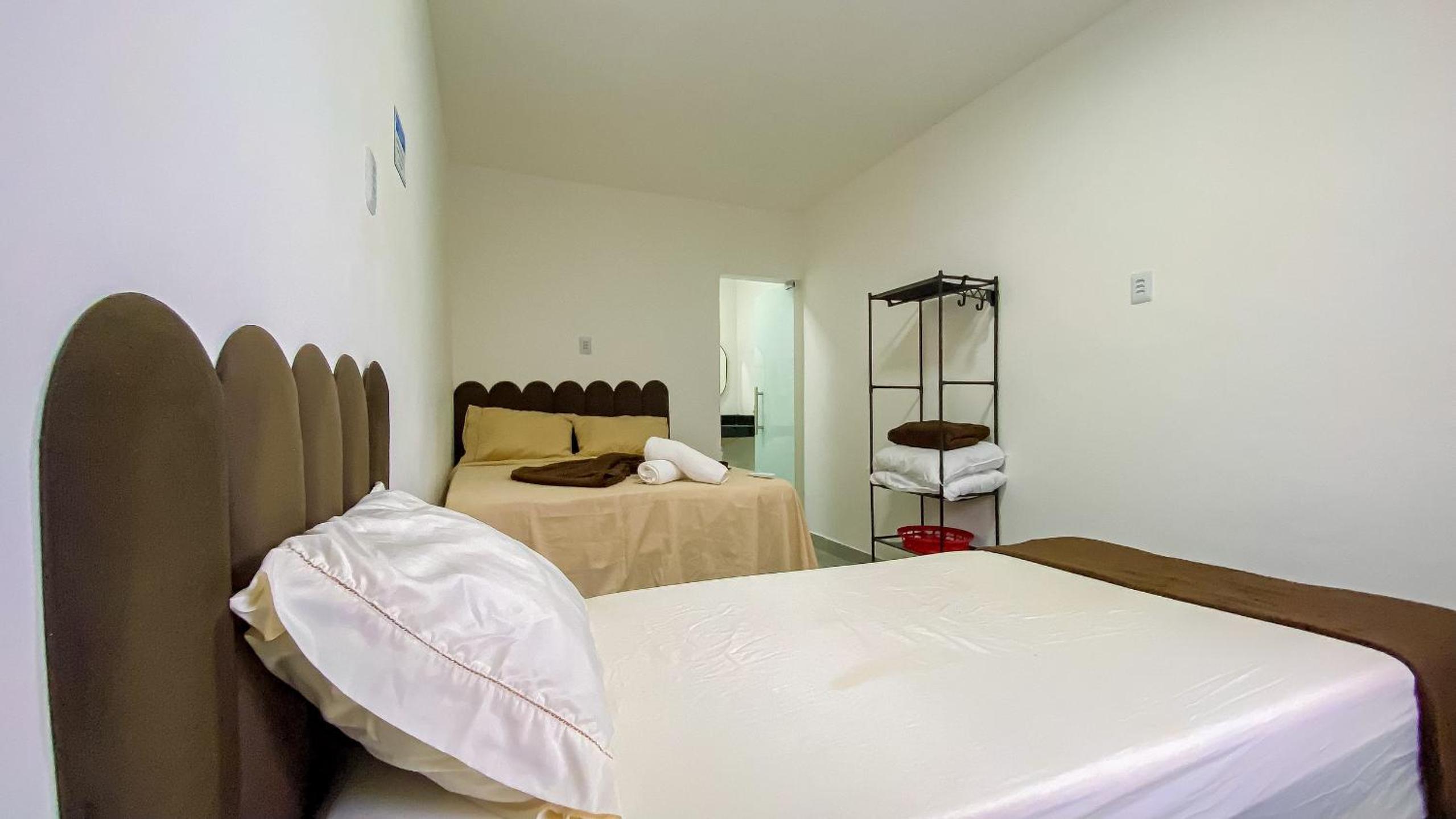 Aptos com 1 quarto, próximo a praia de Taperpuã, com 'àrea de churrasco compartilhada.