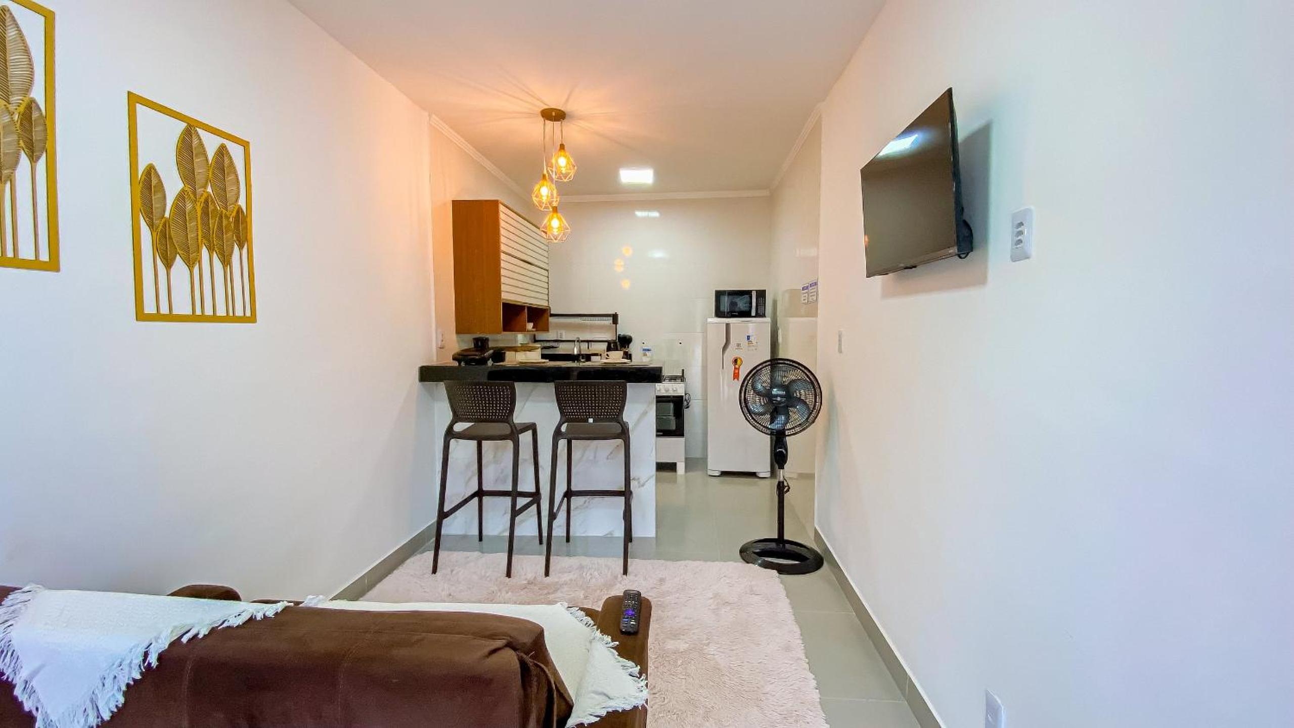 Aptos com 1 quarto, próximo a praia de Taperpuã, com 'àrea de churrasco compartilhada.