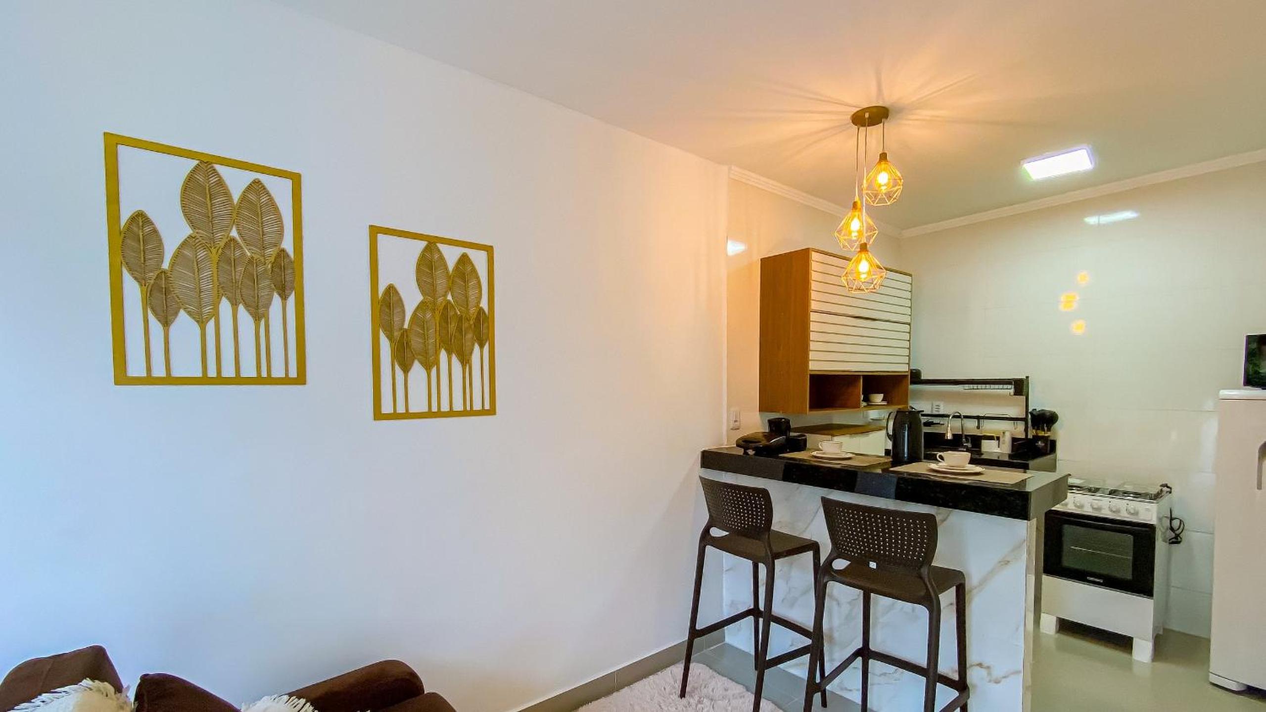 Aptos com 1 quarto, próximo a praia de Taperpuã, com 'àrea de churrasco compartilhada.