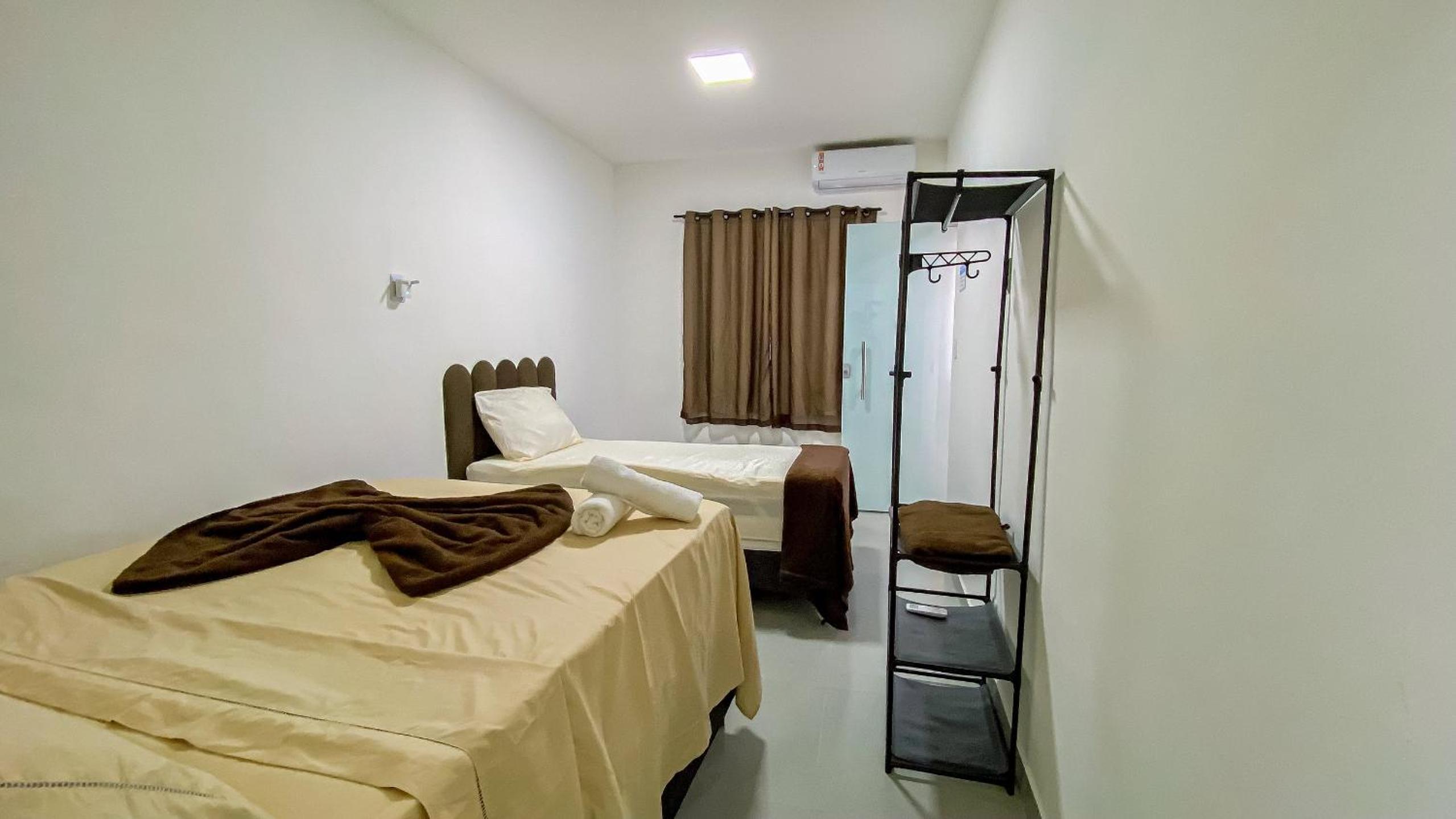Aptos com 1 quarto, próximo a praia de Taperpuã, com 'àrea de churrasco compartilhada.