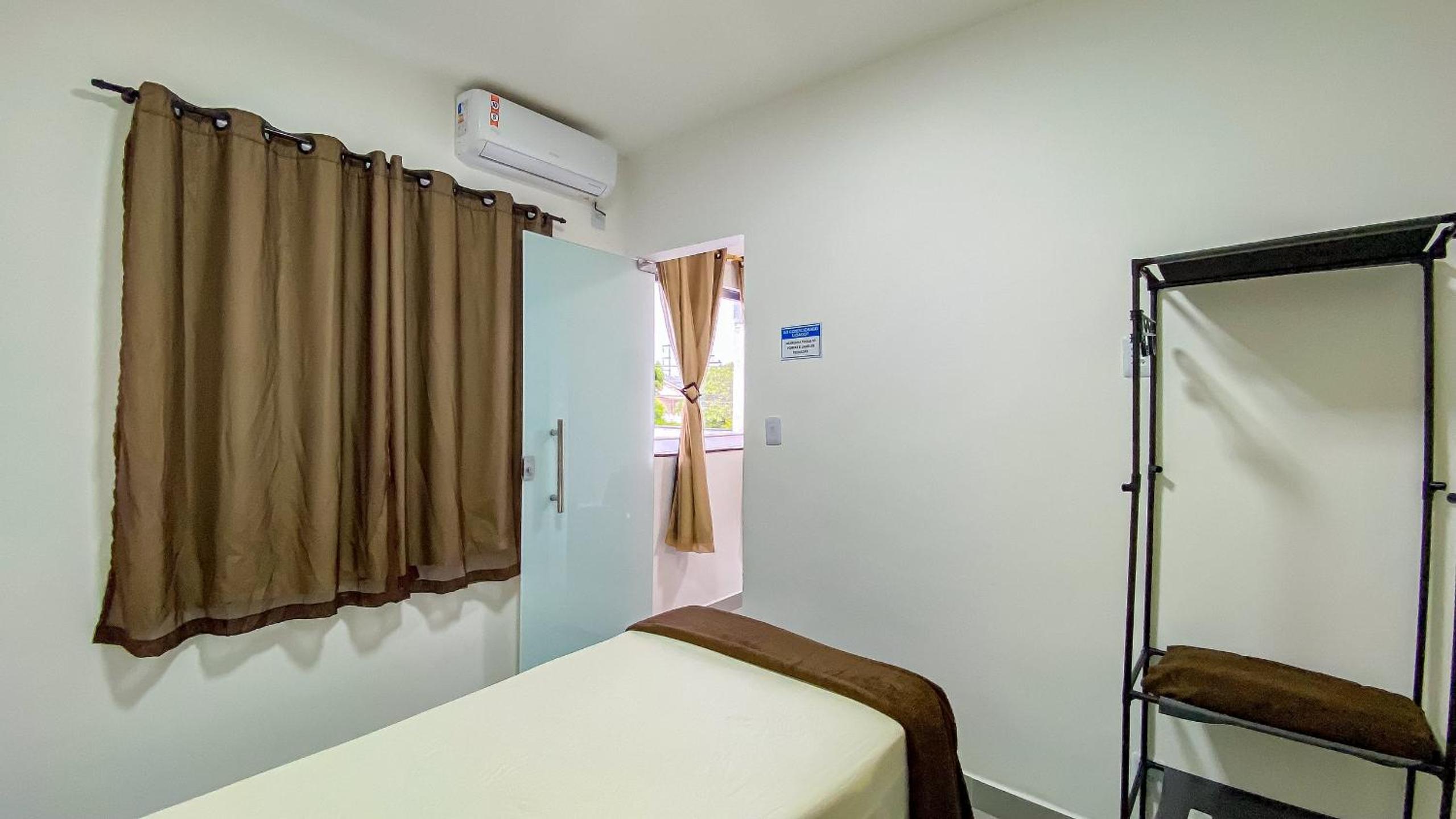 Aptos com 1 quarto, próximo a praia de Taperpuã, com 'àrea de churrasco compartilhada.