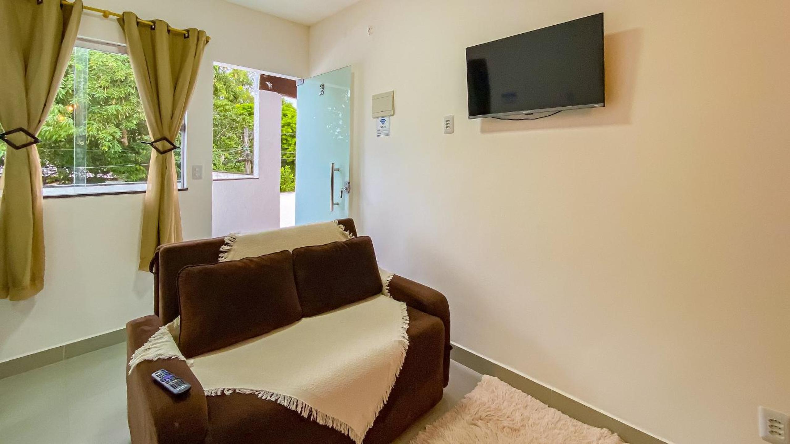 Aptos com 1 quarto, próximo a praia de Taperpuã, com 'àrea de churrasco compartilhada.