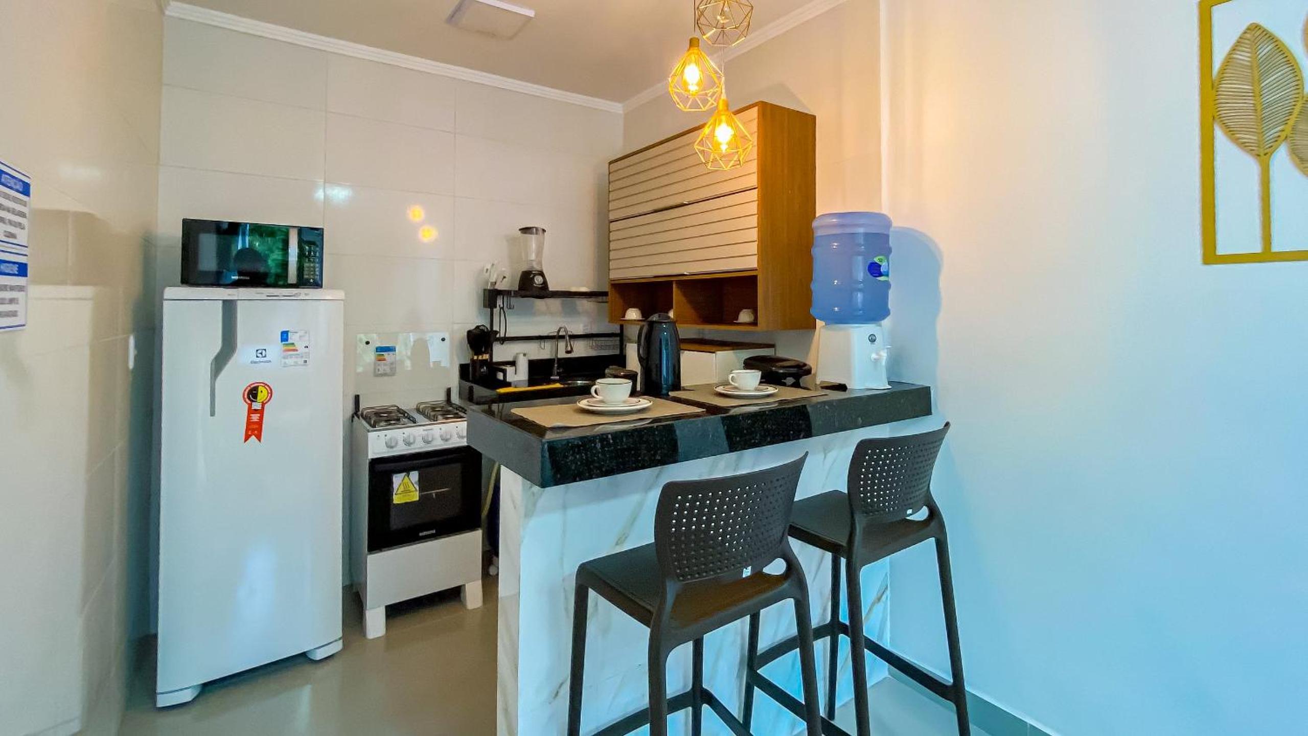 Aptos com 1 quarto, próximo a praia de Taperpuã, com 'àrea de churrasco compartilhada.