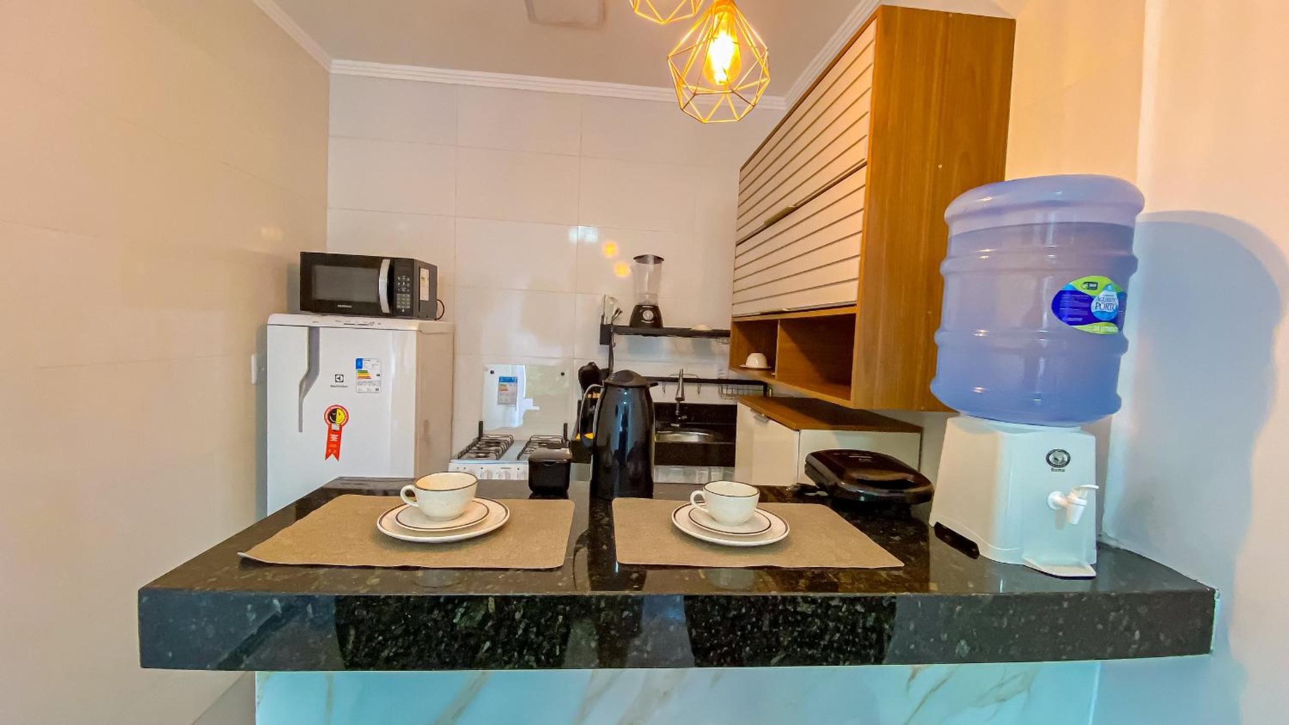 Aptos com 1 quarto, próximo a praia de Taperpuã, com 'àrea de churrasco compartilhada.