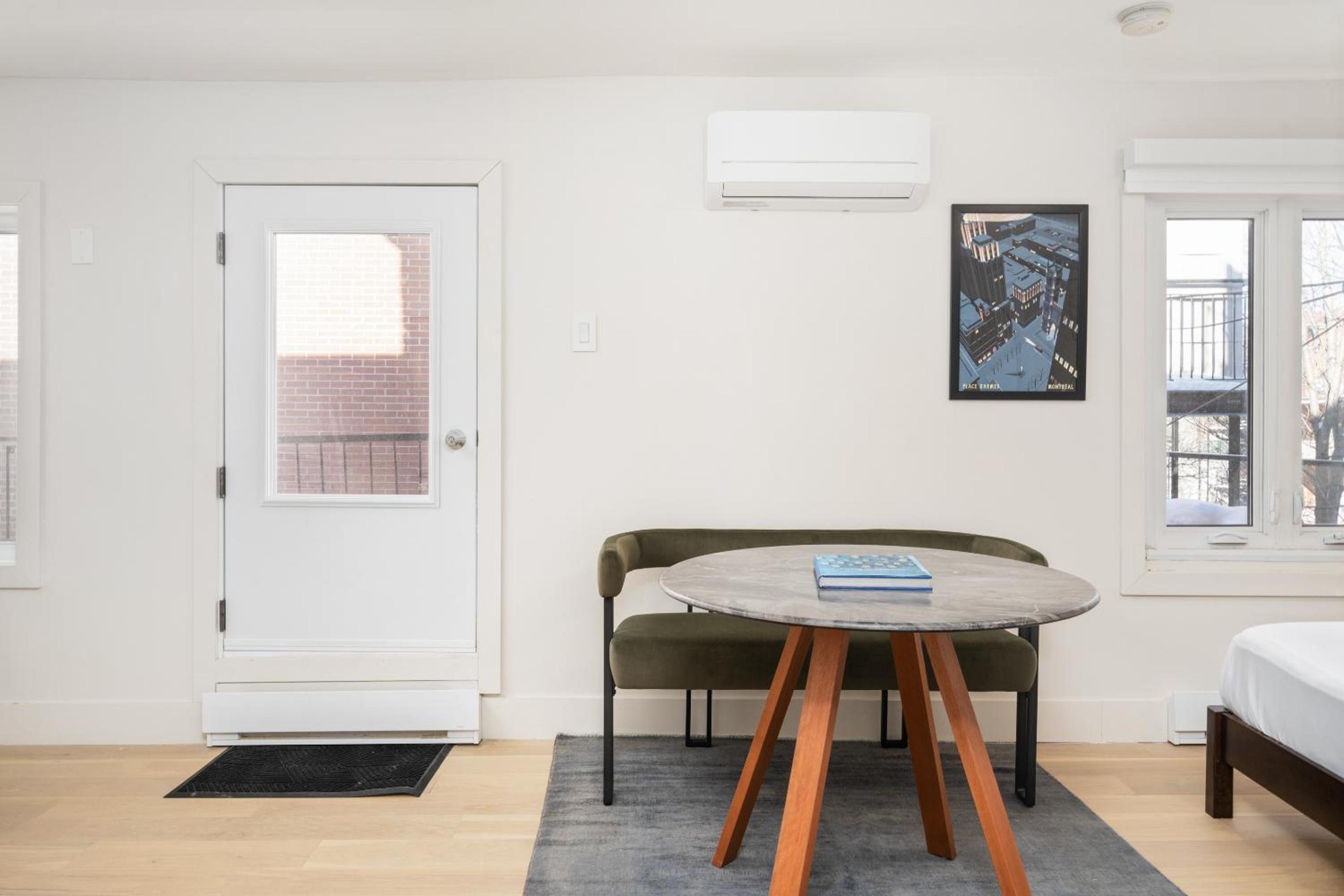 MTL Central Stay Apartments