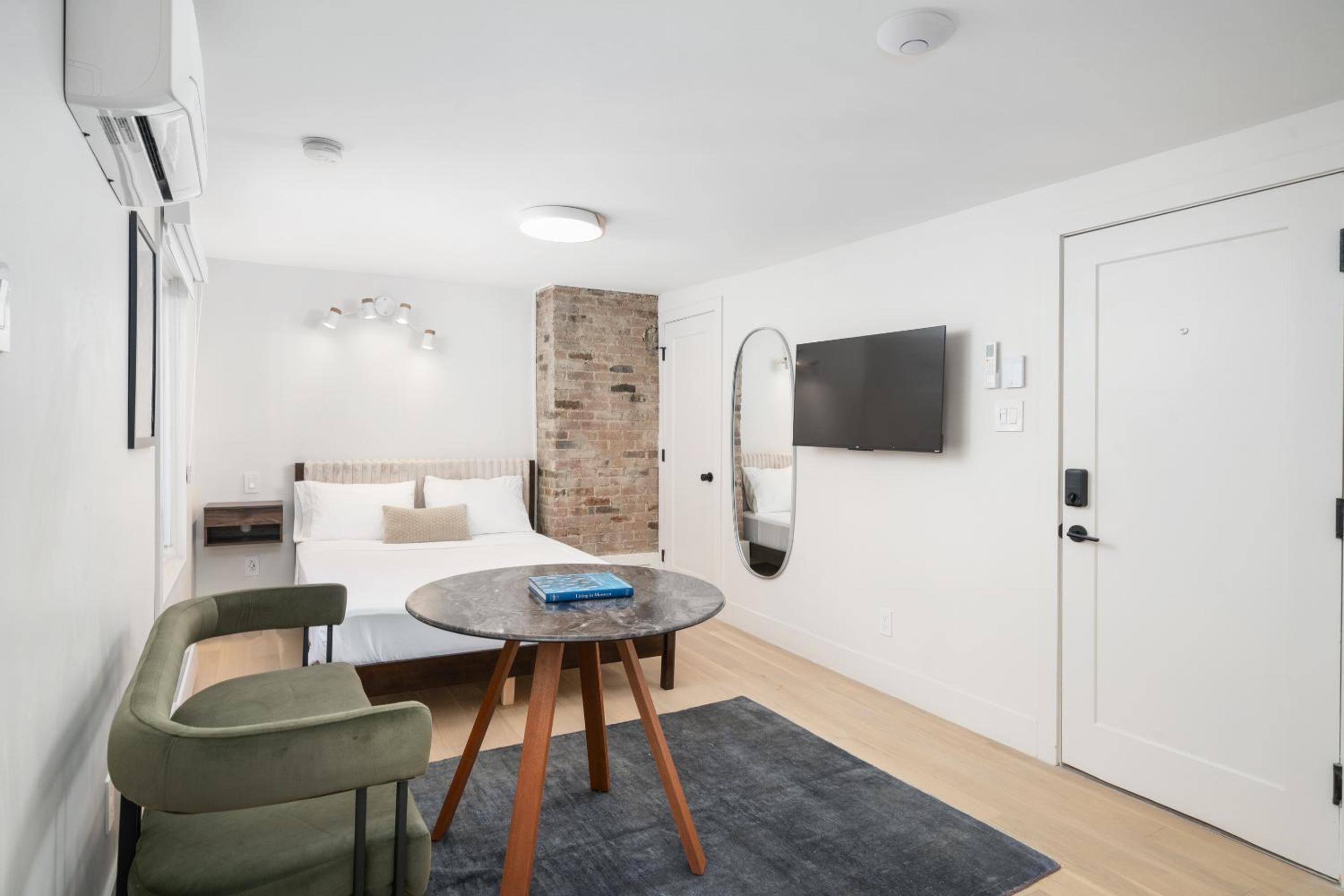 MTL Central Stay Apartments