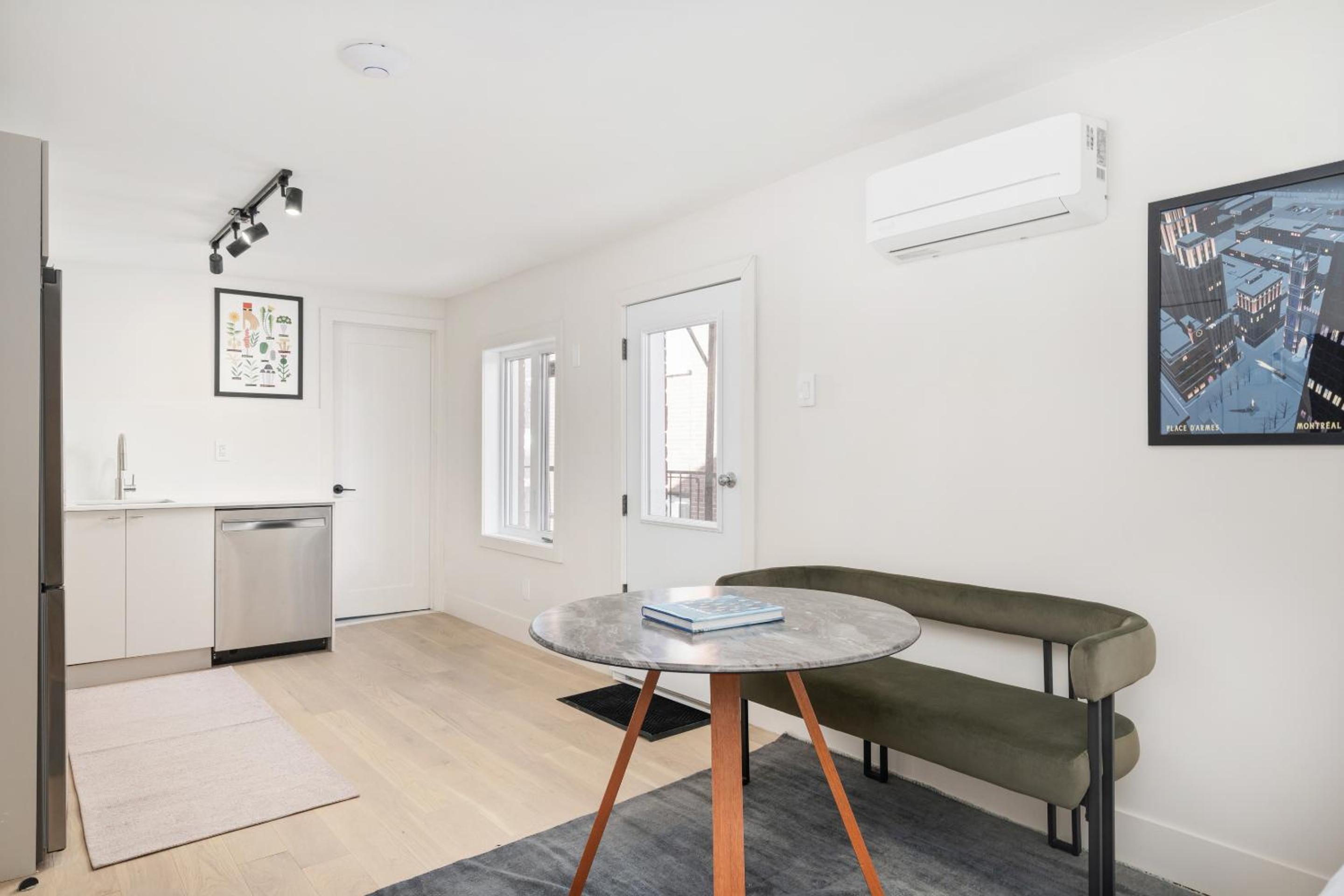MTL Central Stay Apartments
