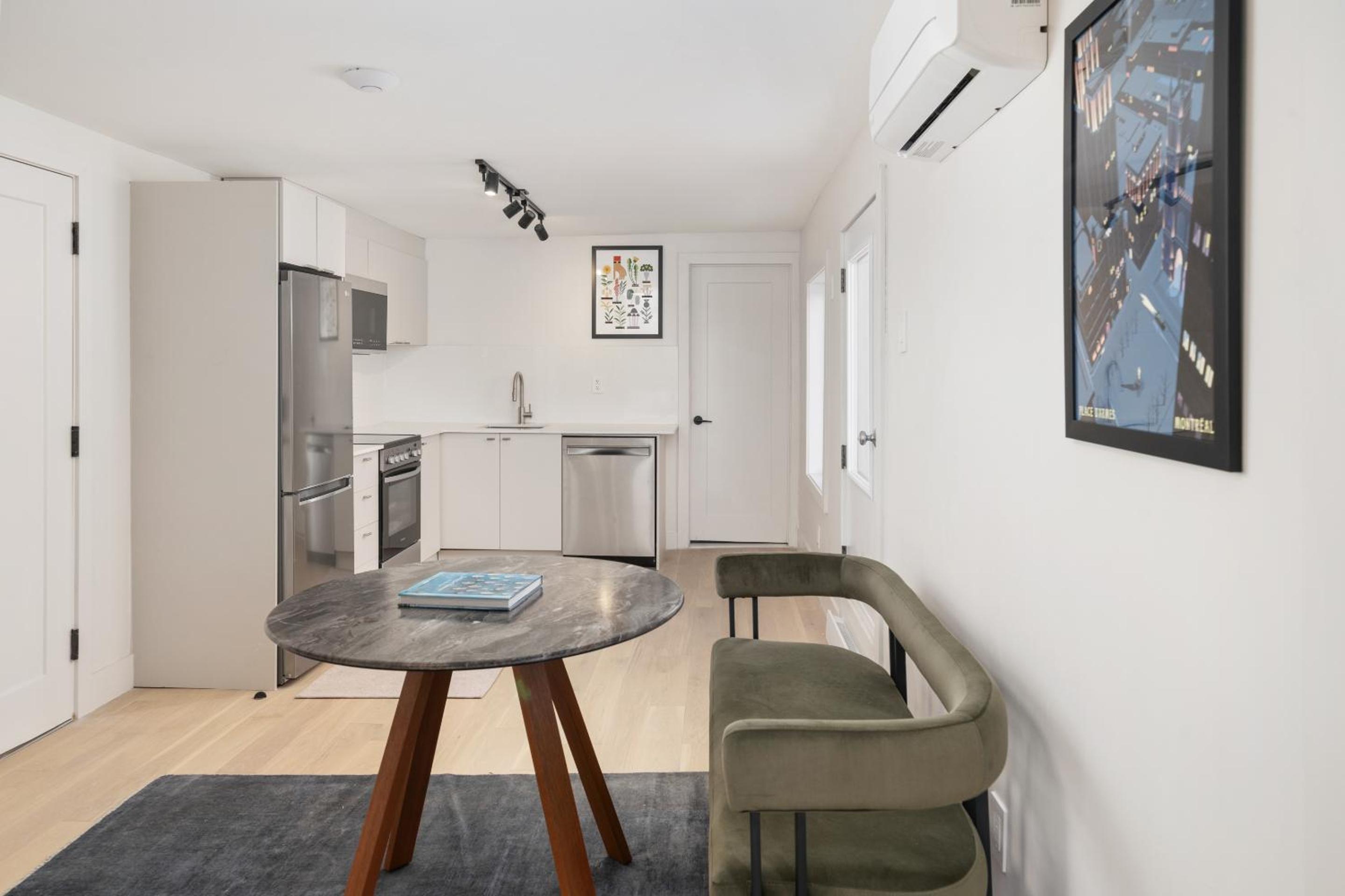 MTL Central Stay Apartments