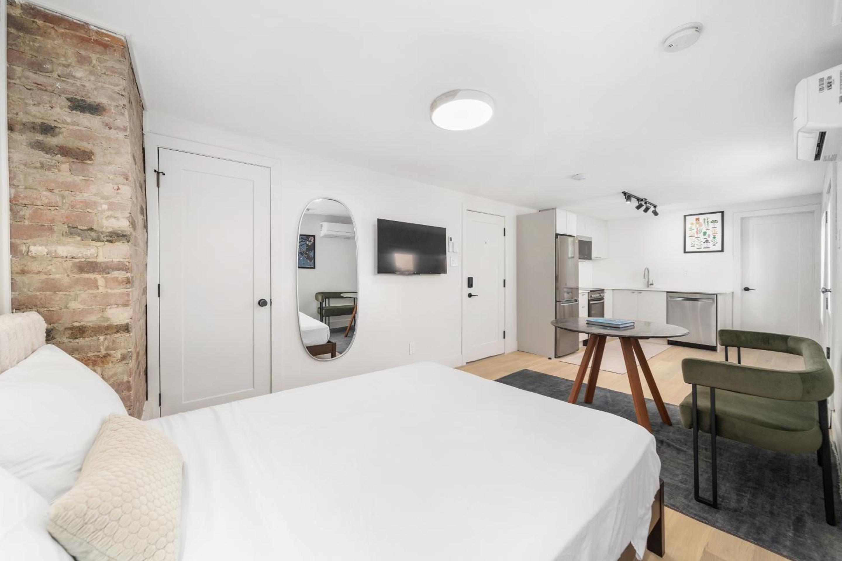 MTL Central Stay Apartments