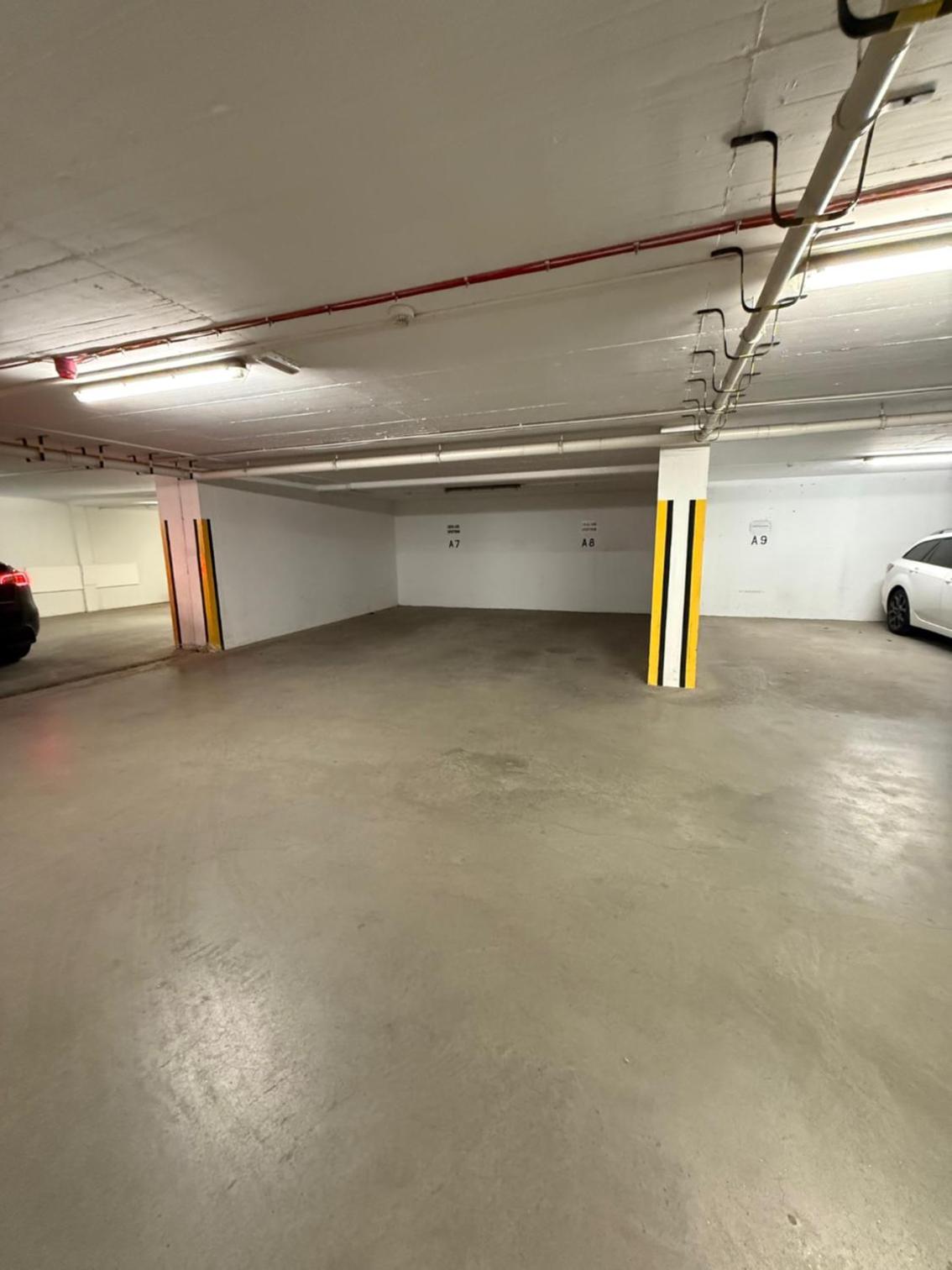 Local-Lux Premium Apartment- 2 Bedrooms Balcony -2 Private Parking