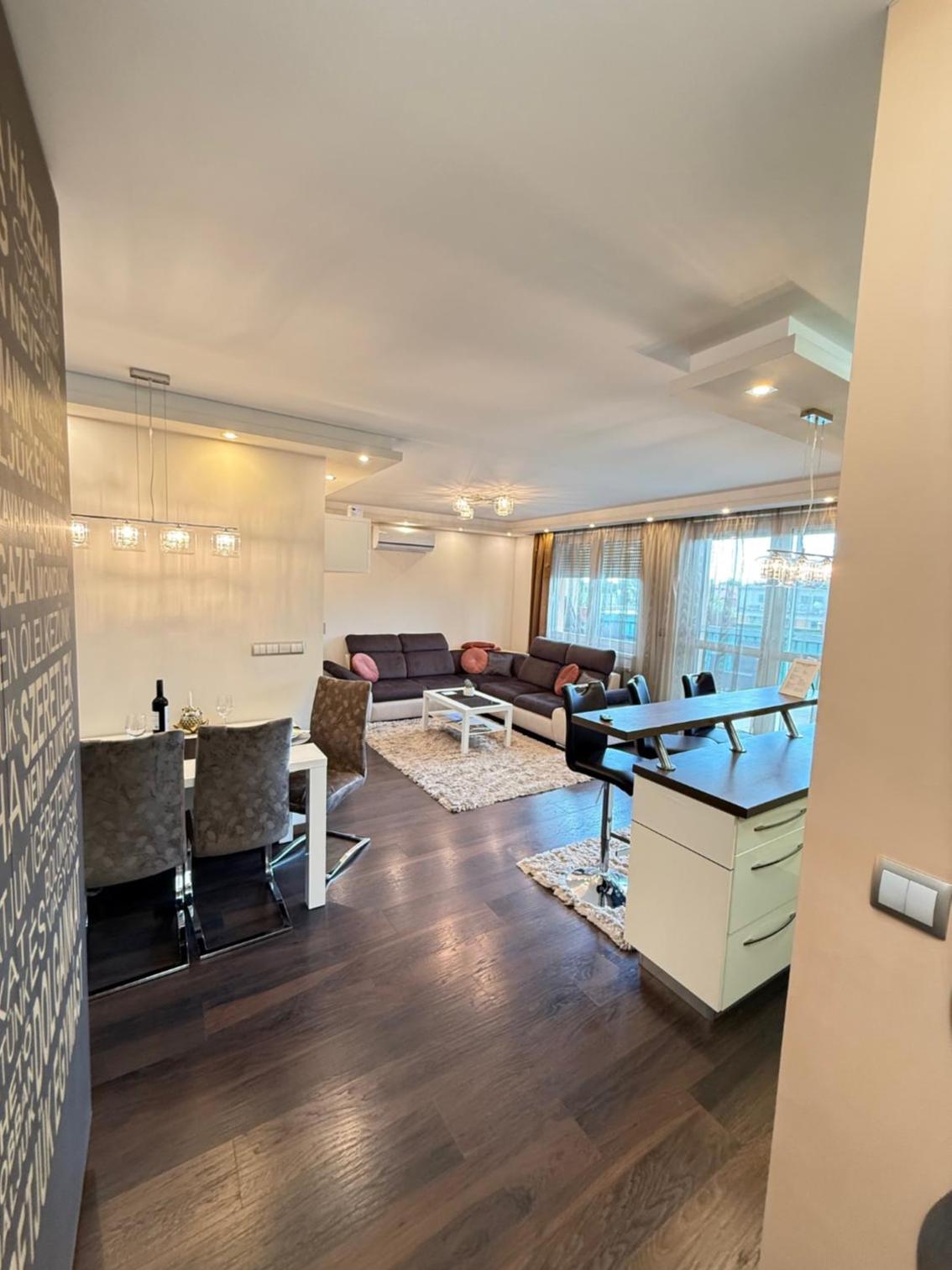 Local-Lux Premium Apartment- 2 Bedrooms Balcony -2 Private Parking
