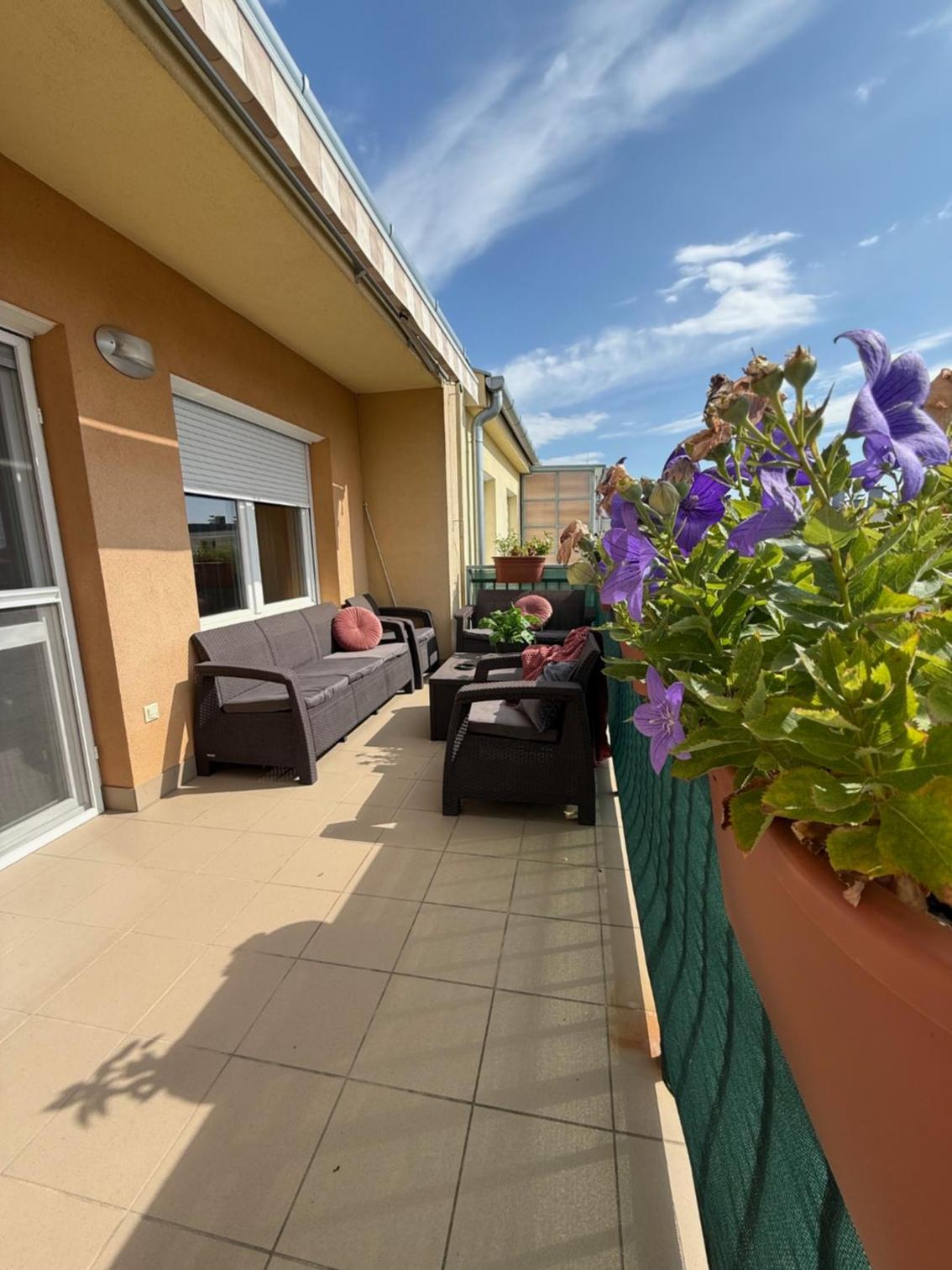 Local-Lux Premium Apartment- 2 Bedrooms Balcony -2 Private Parking