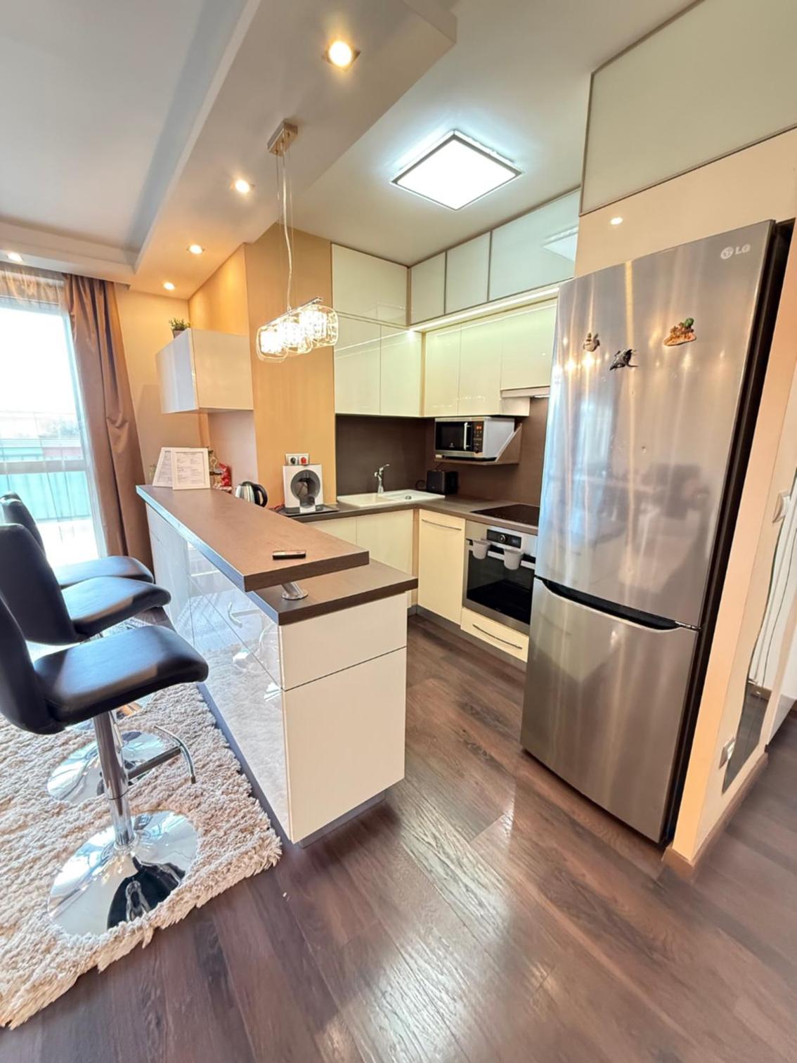 Local-Lux Premium Apartment- 2 Bedrooms Balcony -2 Private Parking