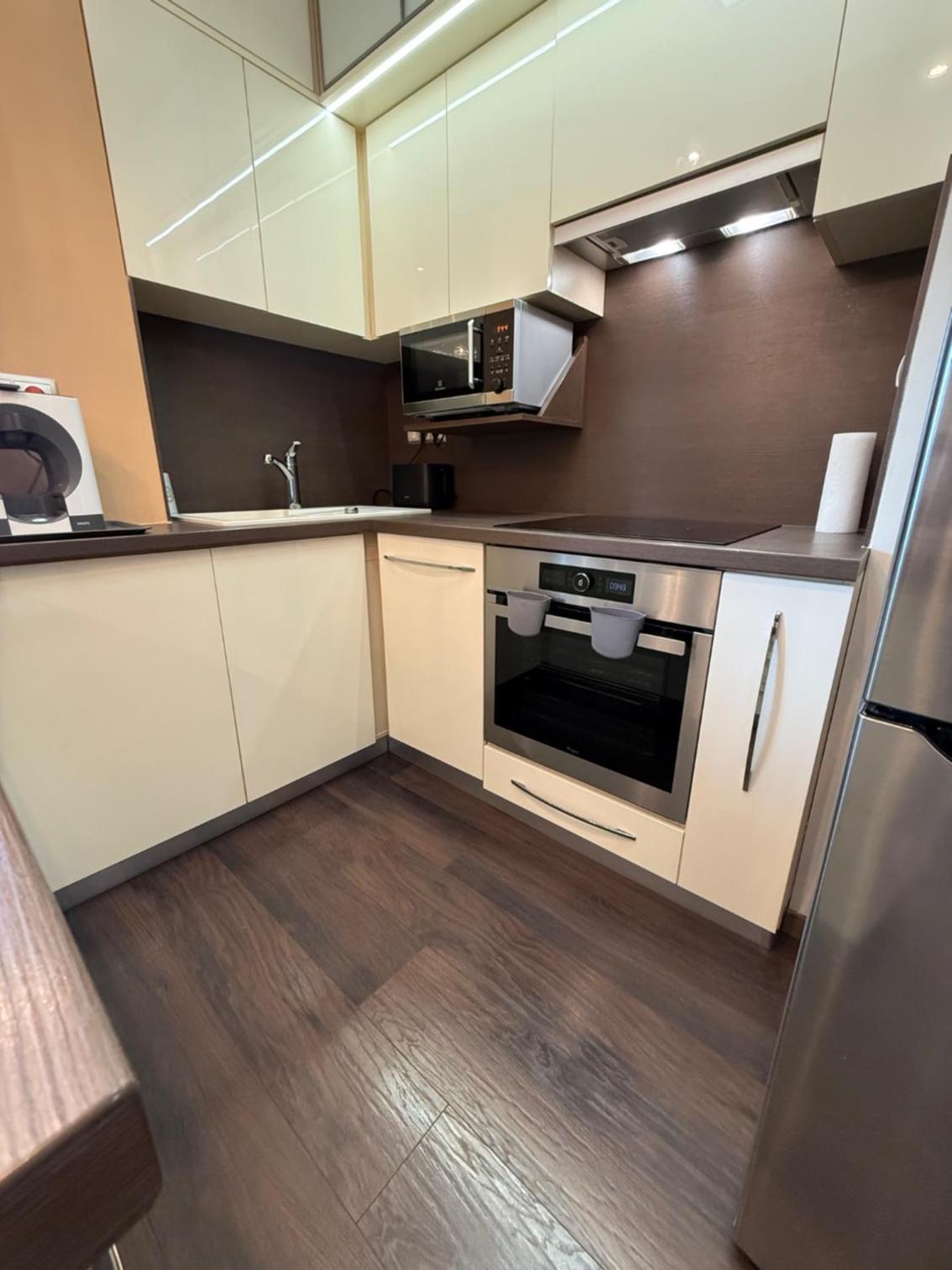 Local-Lux Premium Apartment- 2 Bedrooms Balcony -2 Private Parking