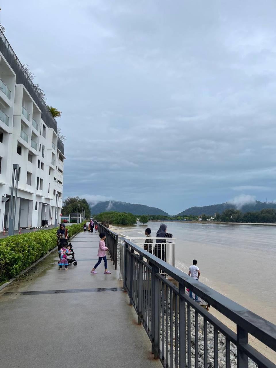 1O Minit to get fresh seafood