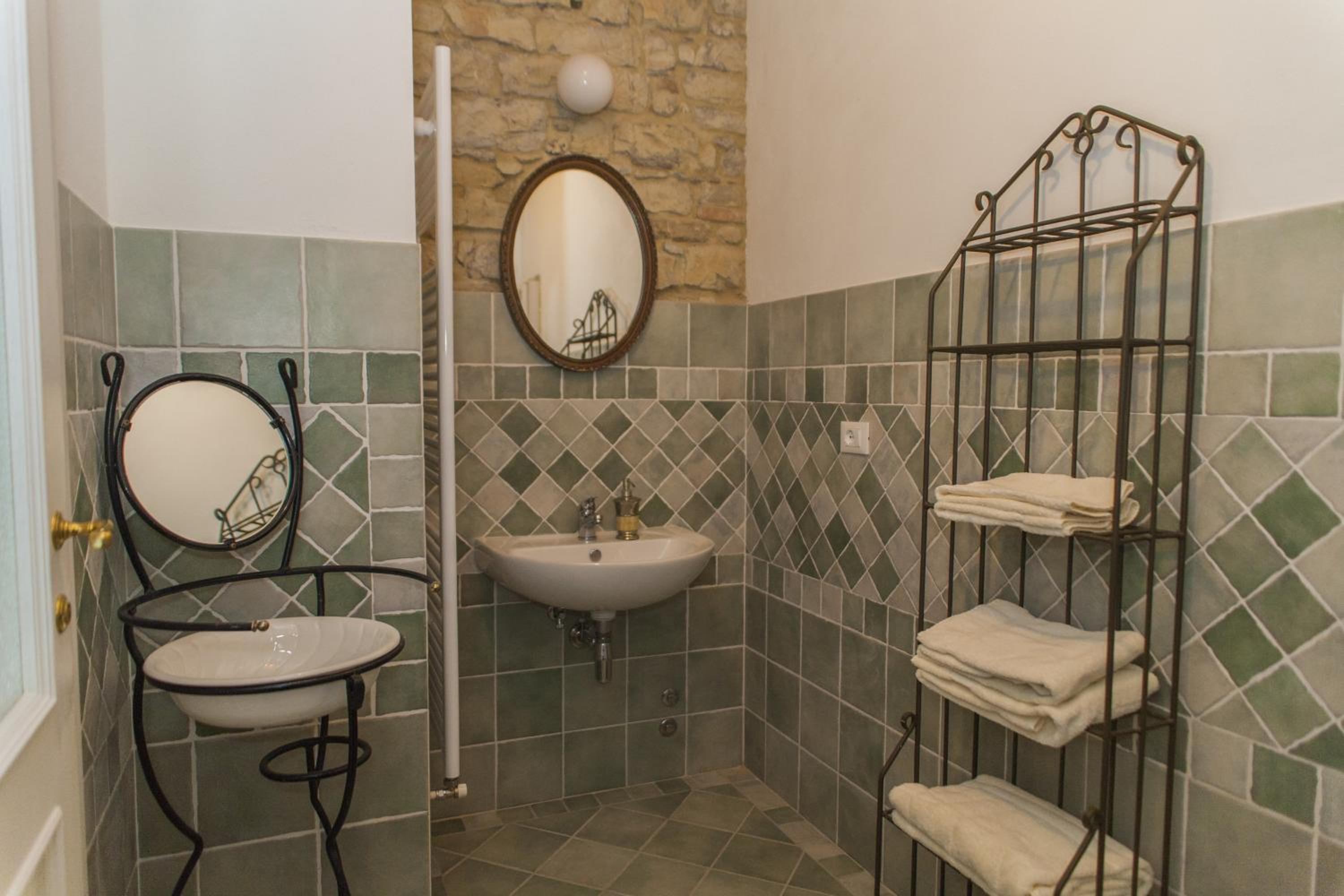 Borgo di Vezzano