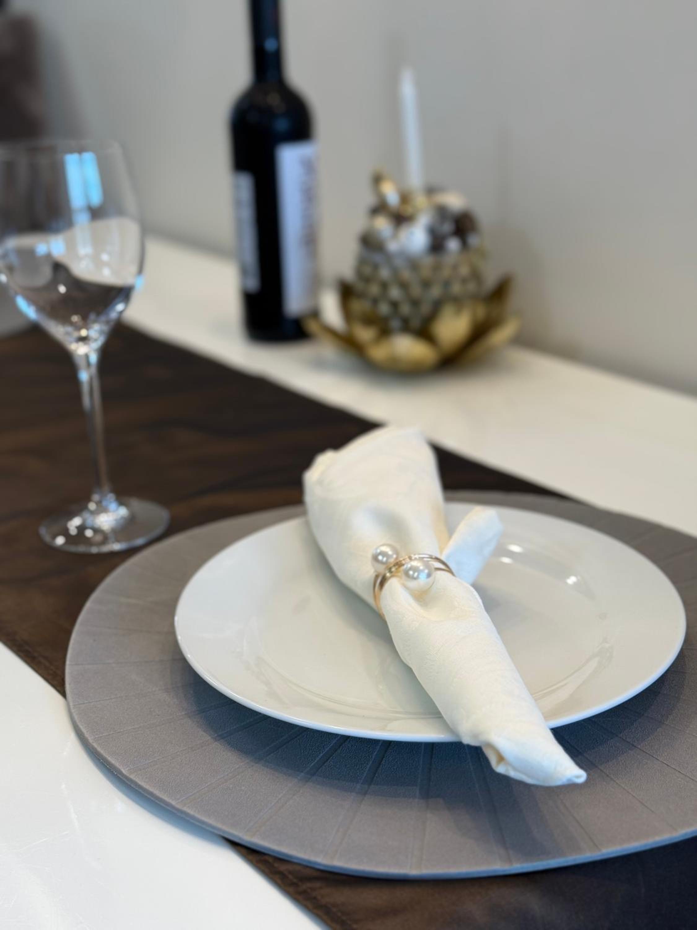 Local-Lux Premium Apartment- 2 Bedrooms Balcony -2 Private Parking