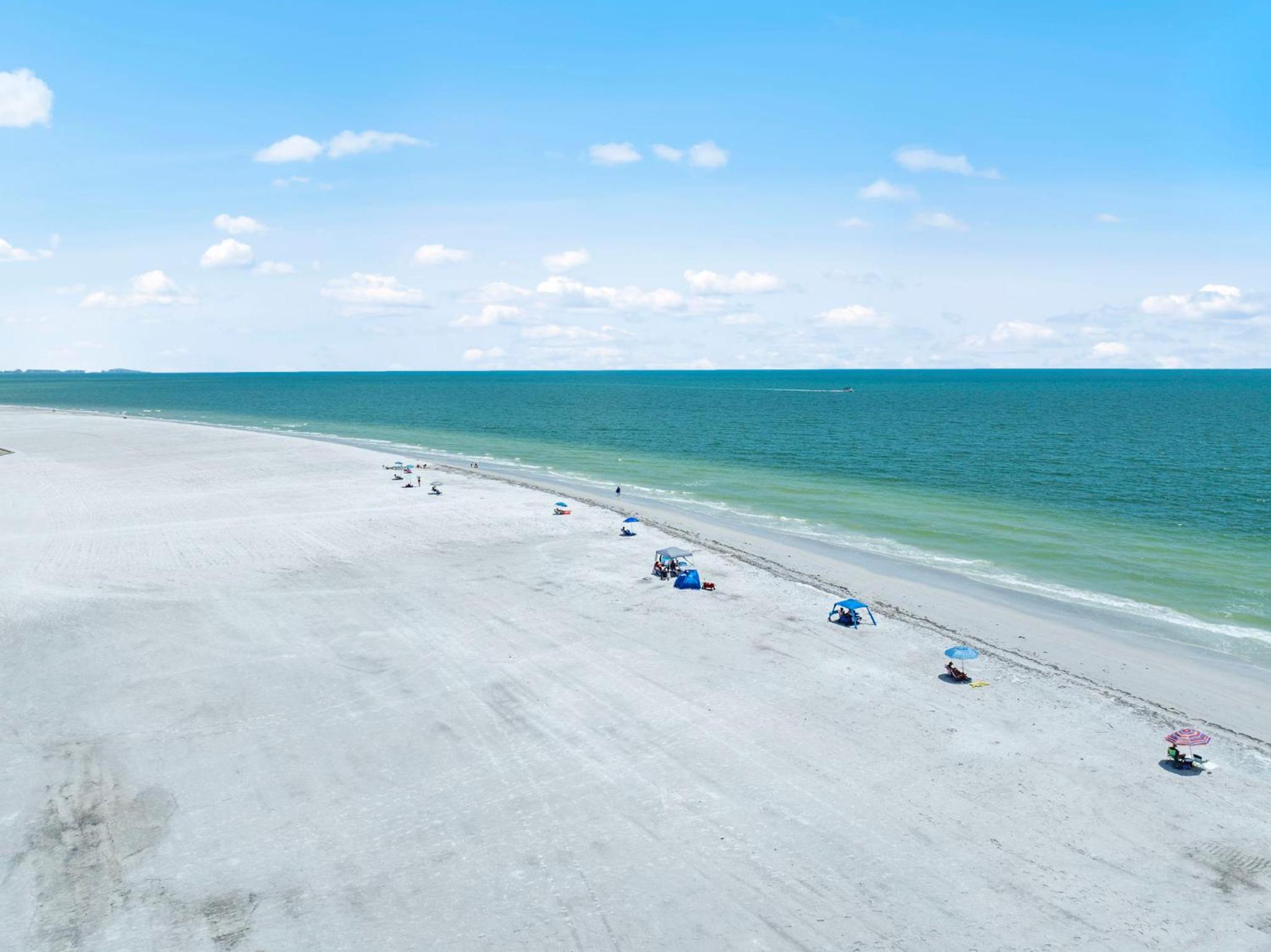 Gulf Water Views 2 bikes, beach gear weekly stay