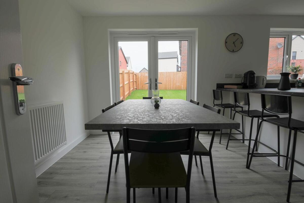 The Haven – Modern 4-Bed Home with Garden