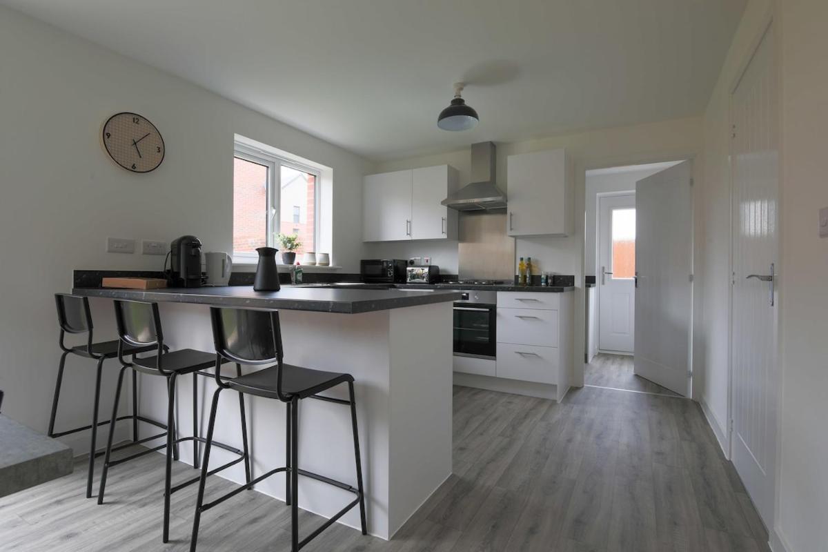 The Haven – Modern 4-Bed Home with Garden