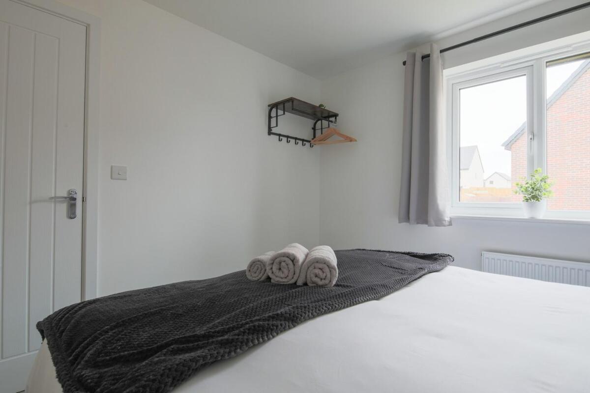 The Haven – Modern 4-Bed Home with Garden