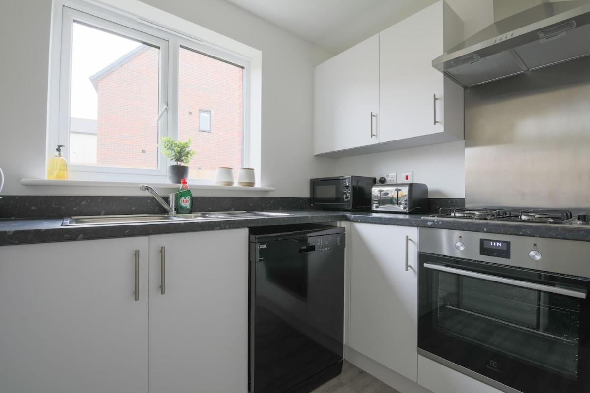 The Haven – Modern 4-Bed Home with Garden