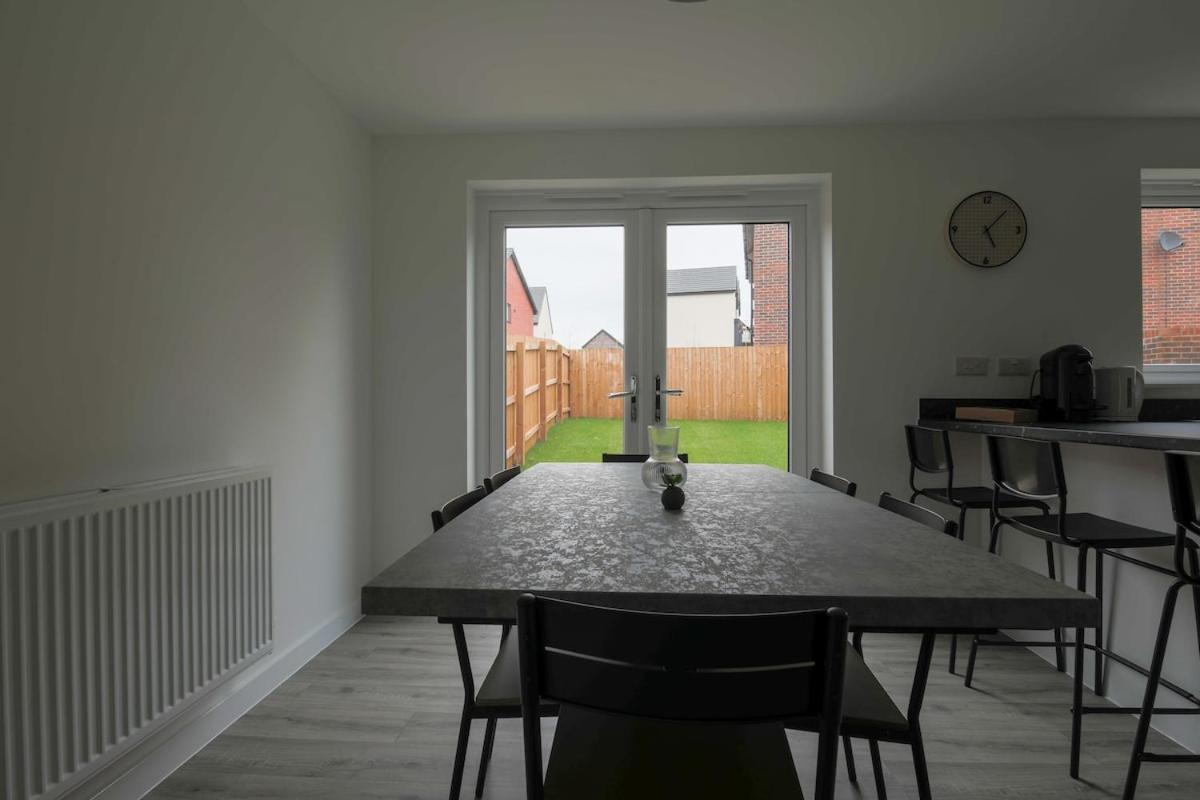 The Haven – Modern 4-Bed Home with Garden