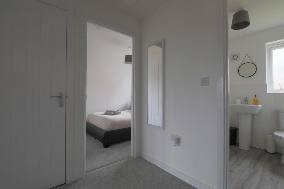 The Haven – Modern 4-Bed Home with Garden