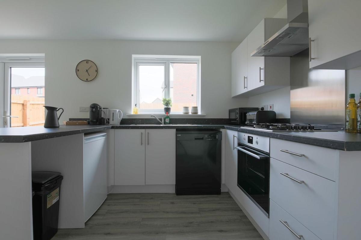 The Haven – Modern 4-Bed Home with Garden