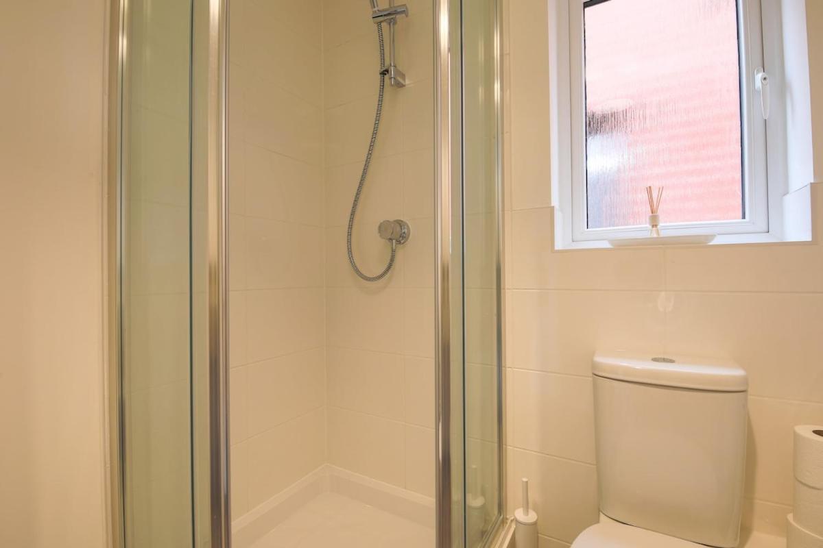 The Haven – Modern 4-Bed Home with Garden