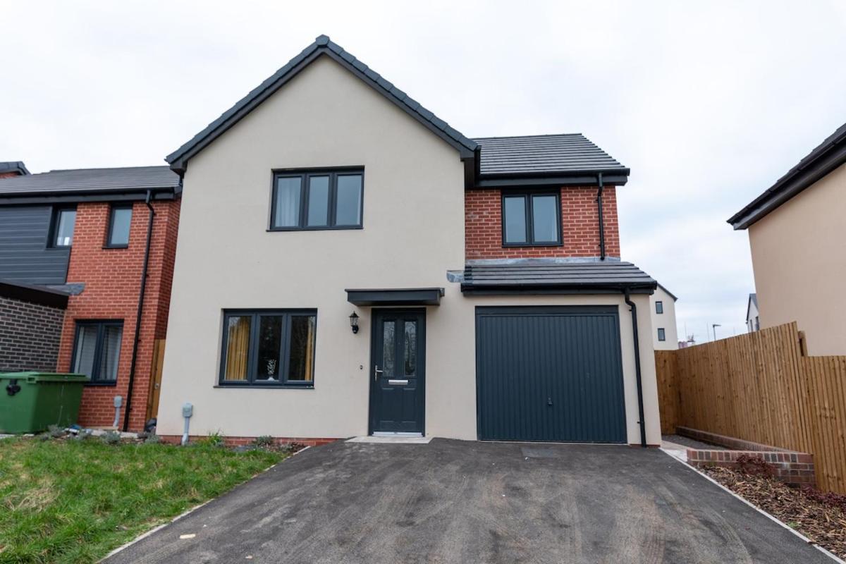 The Haven – Modern 4-Bed Home with Garden