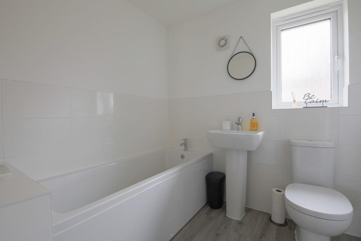 The Haven – Modern 4-Bed Home with Garden