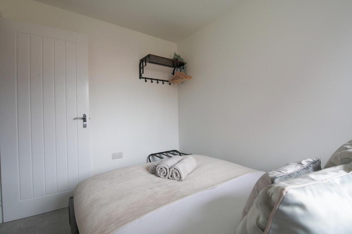 The Haven – Modern 4-Bed Home with Garden
