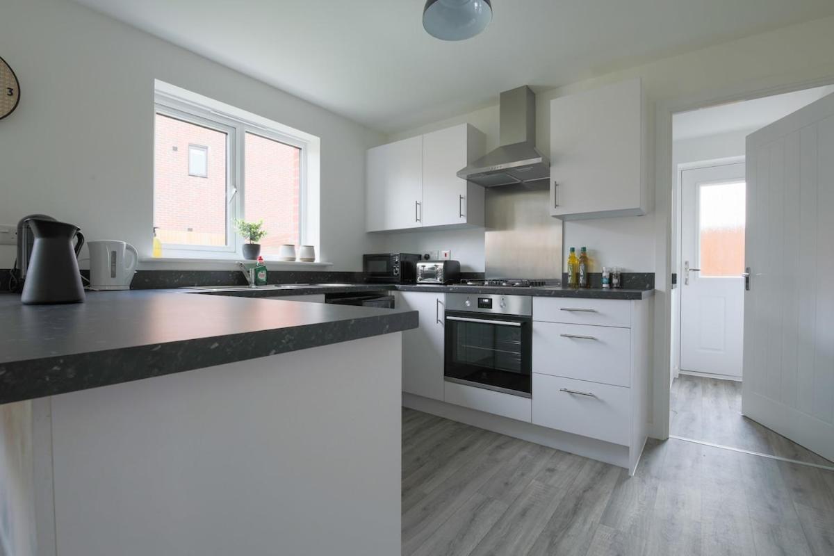 The Haven – Modern 4-Bed Home with Garden