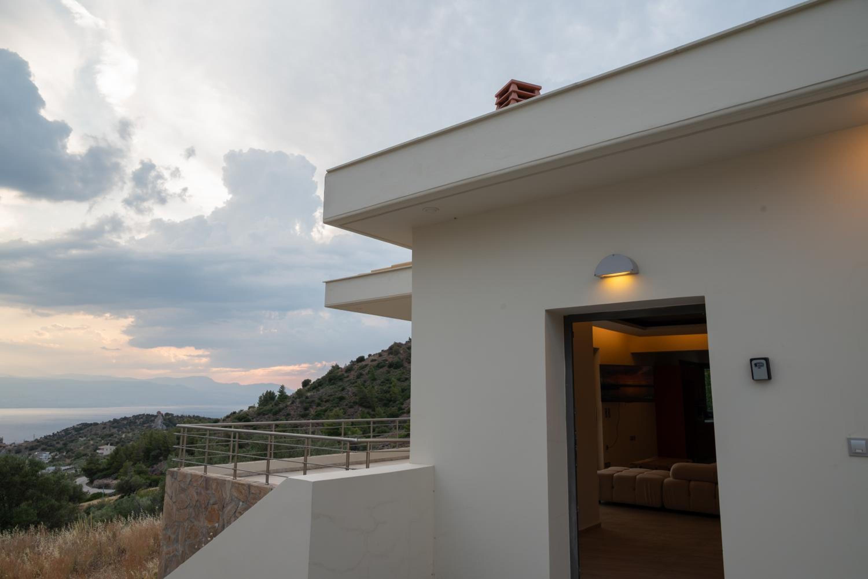 White Sand Loutraki Villa - Sea View