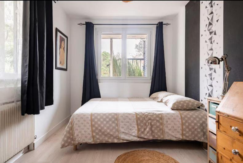 Chambre Zen Mérignac Aéroport Tram clim SDB priv