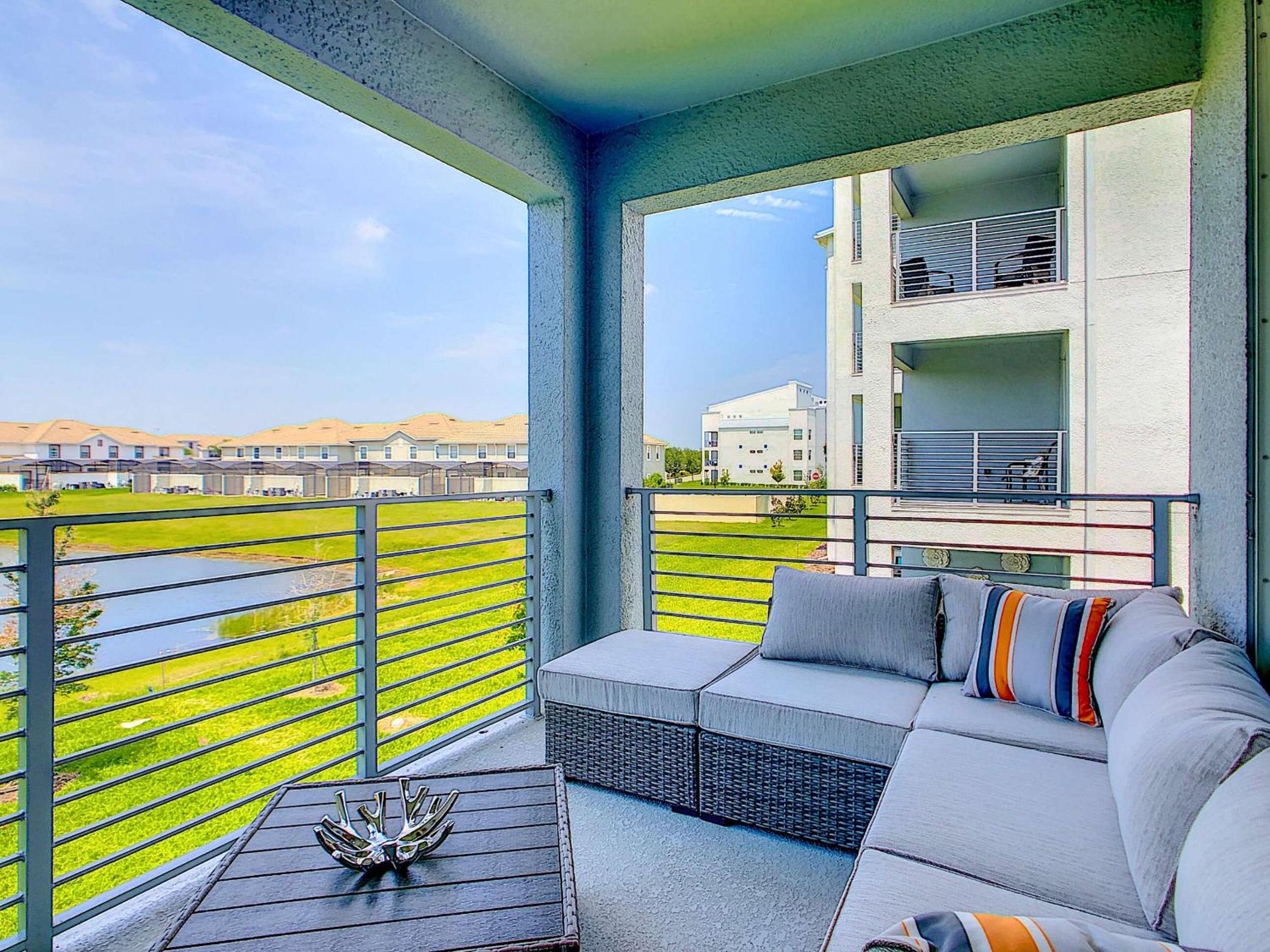 Comfy Lakeview 3BR with 2 Clubhouses & Waterpark