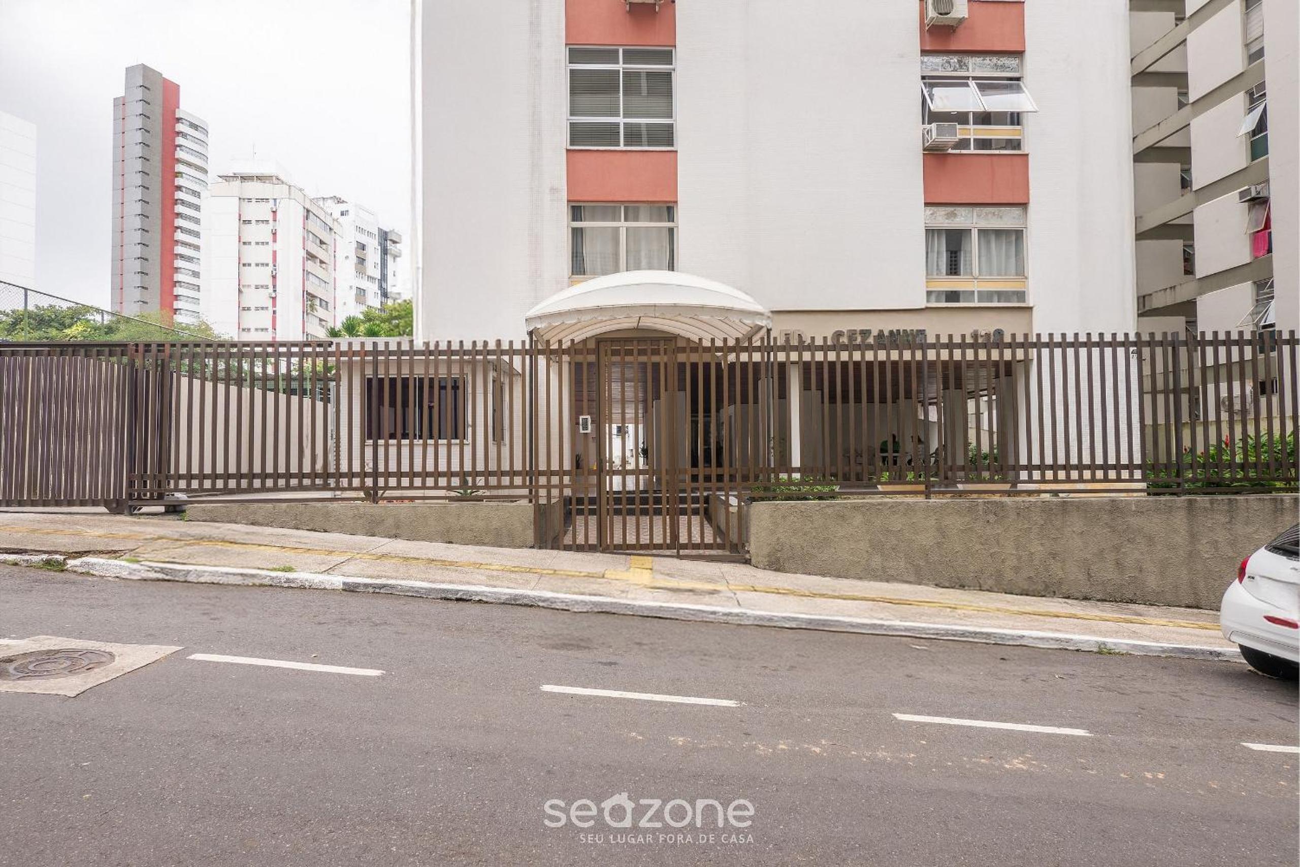Apartment with Balcony and Barbecue CEC0801
