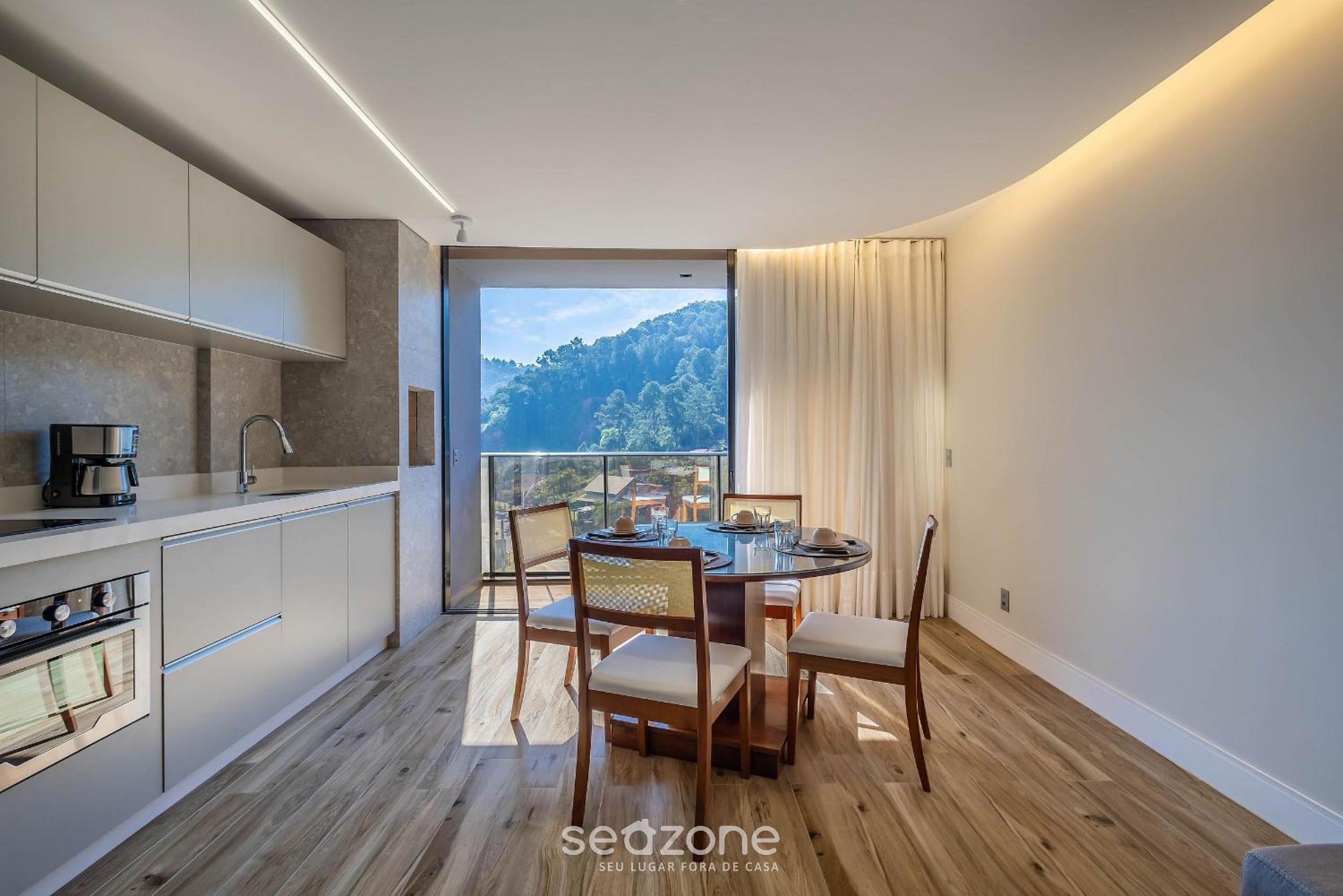 Building with swimming pool next to Balneário Shopping in BC - TSO