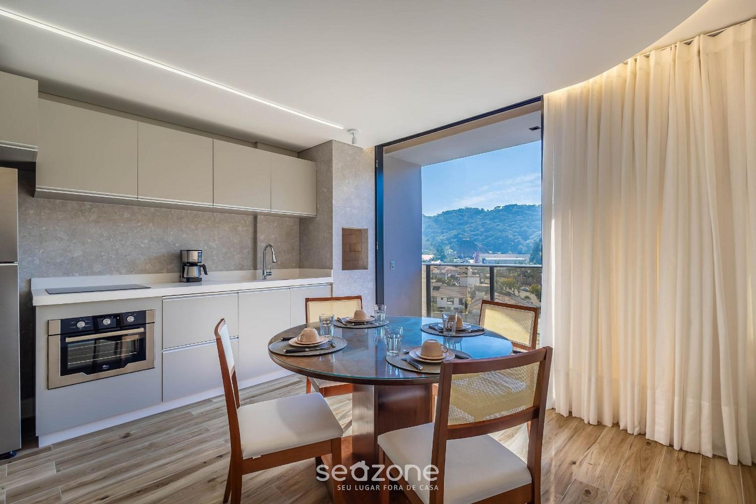 Building with swimming pool next to Balneário Shopping in BC - TSO