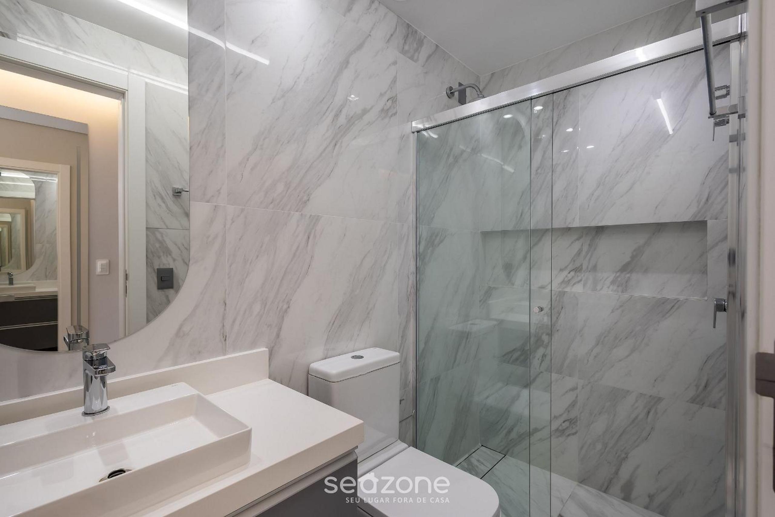 Building with swimming pool next to Balneário Shopping in BC - TSO