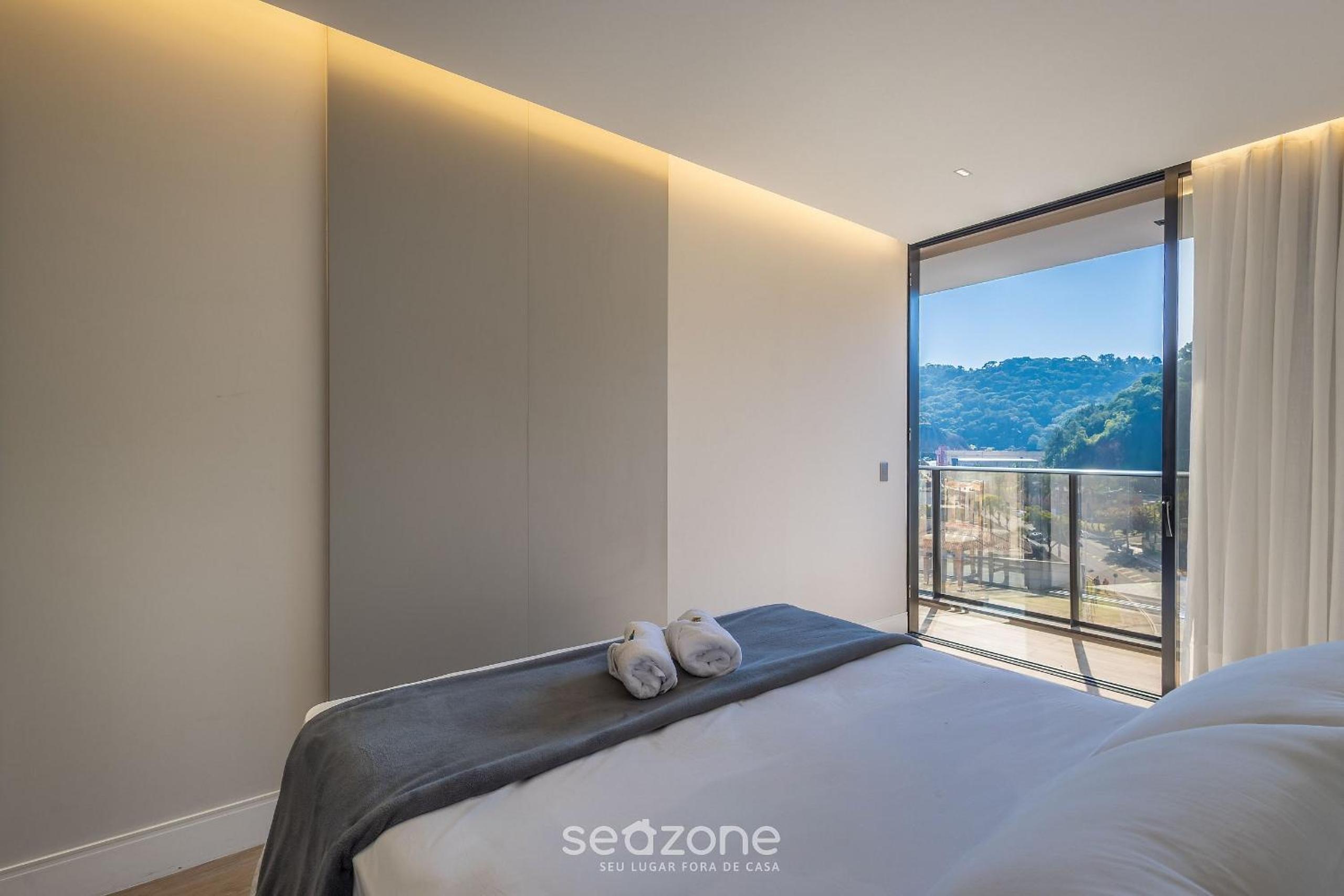 Building with swimming pool next to Balneário Shopping in BC - TSO