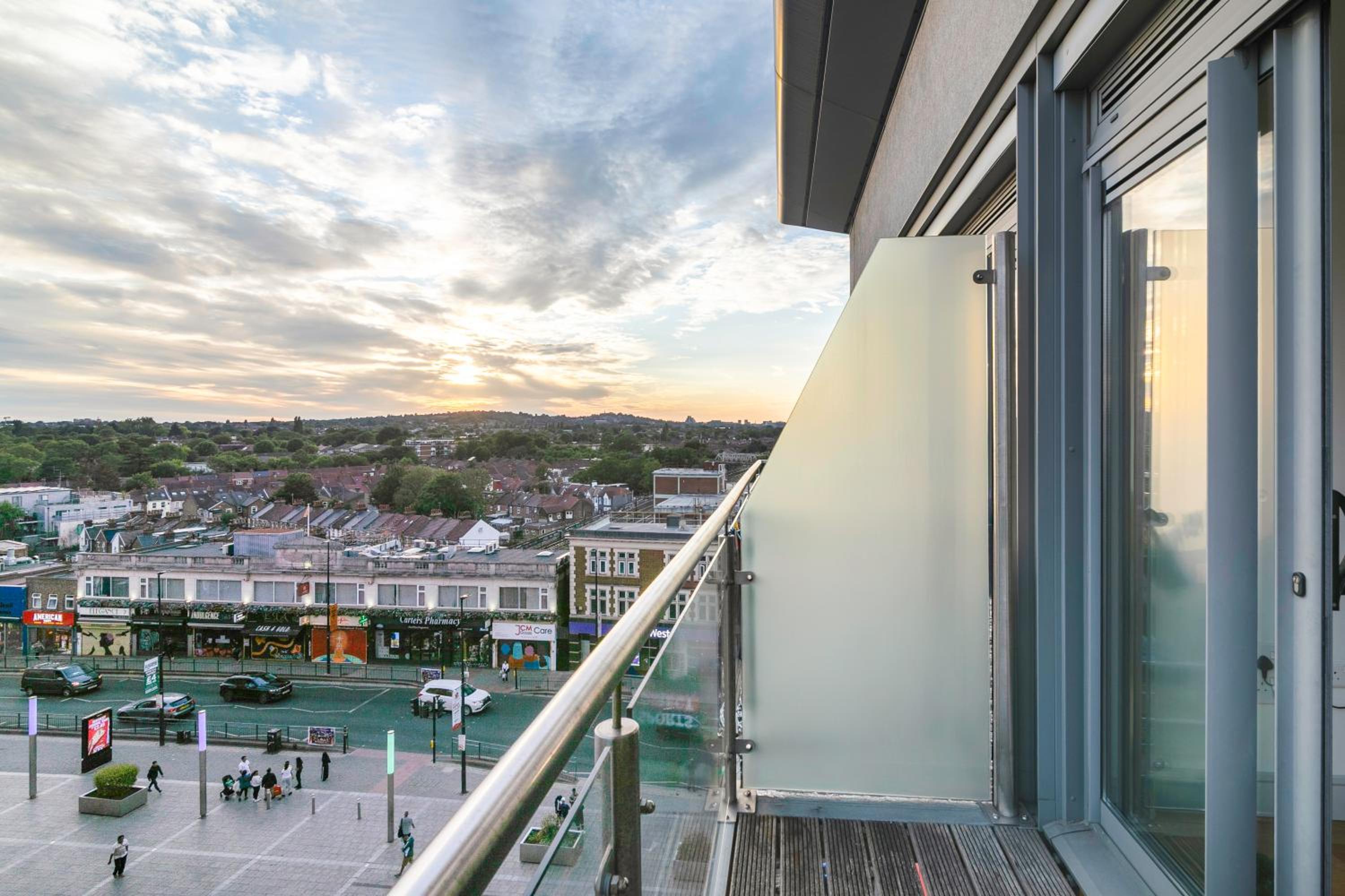 1-Min to Wembley Station, Walk to Stadium