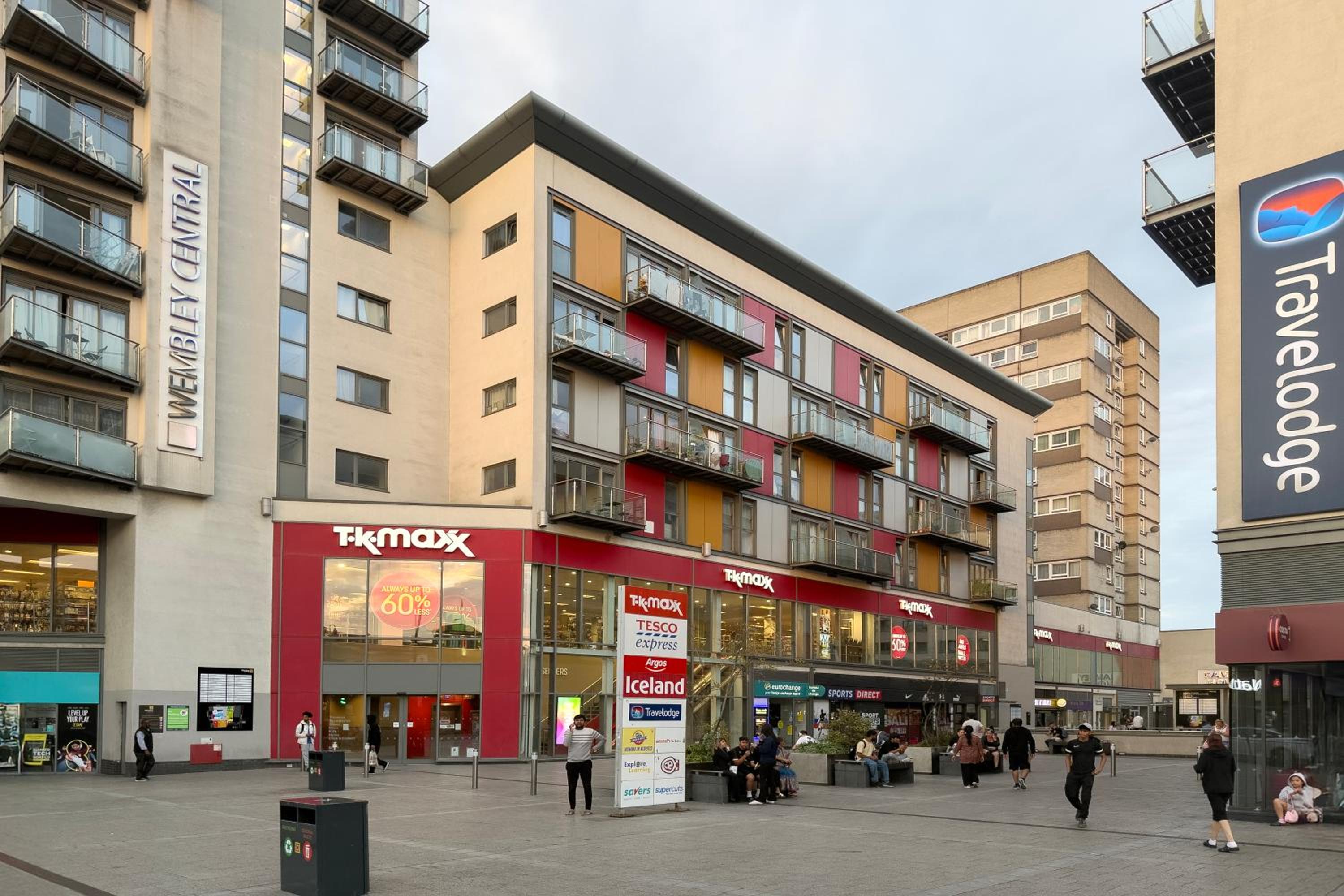 1-Min to Wembley Station, Walk to Stadium