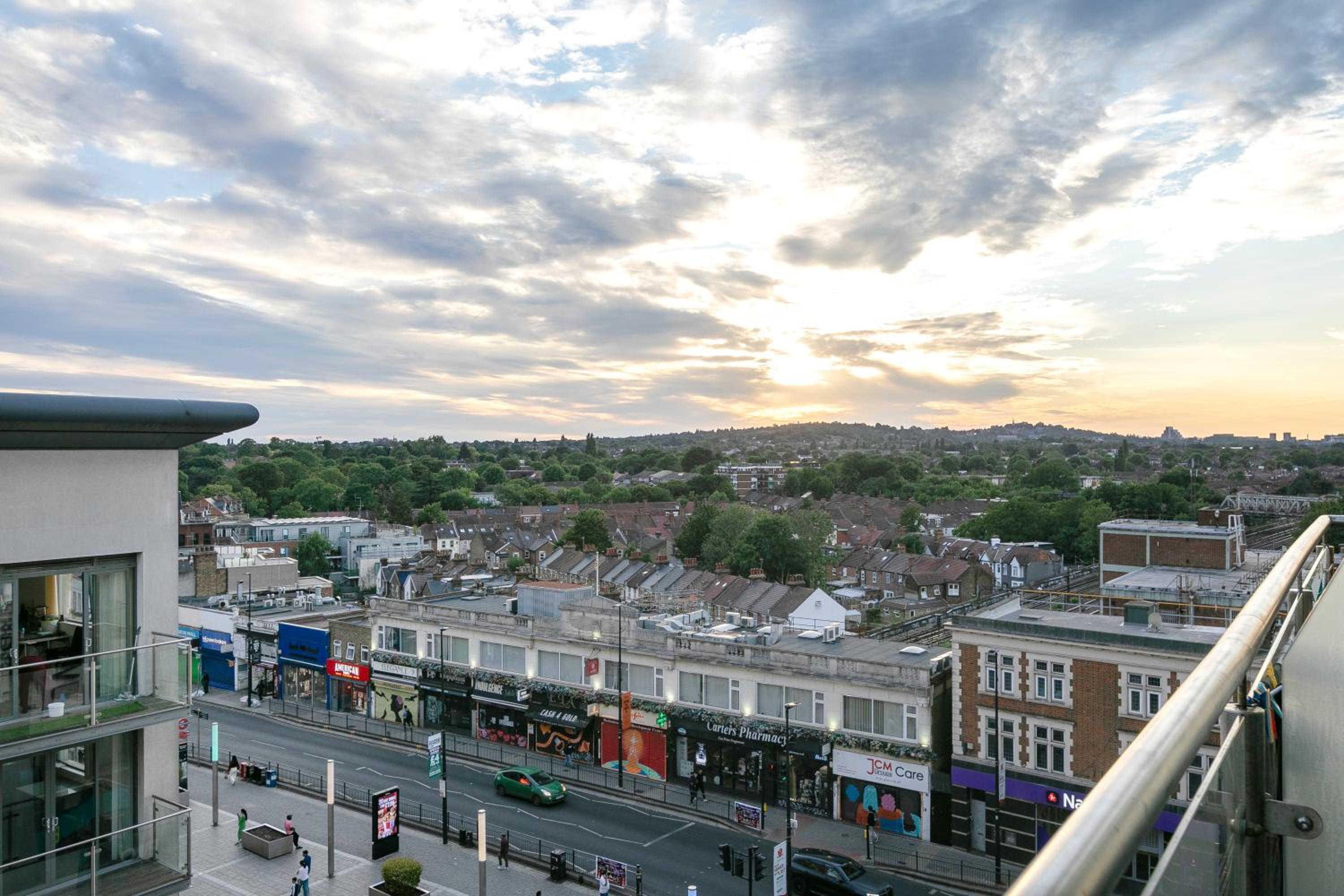 1-Min to Wembley Station, Walk to Stadium